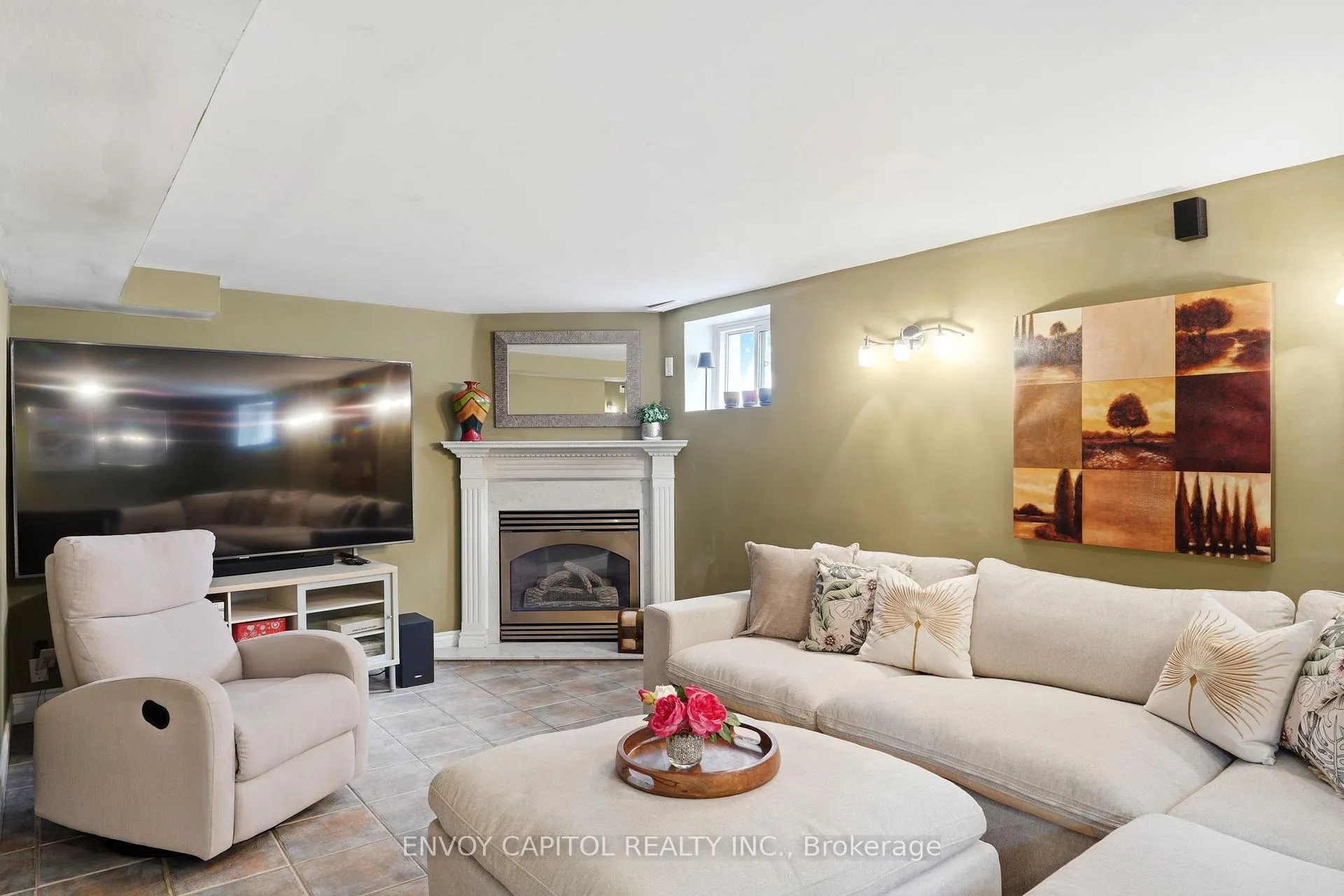 Photo 23 of 26 Deevale Road, North York, Downsview-Roding-CFB — HOMEH