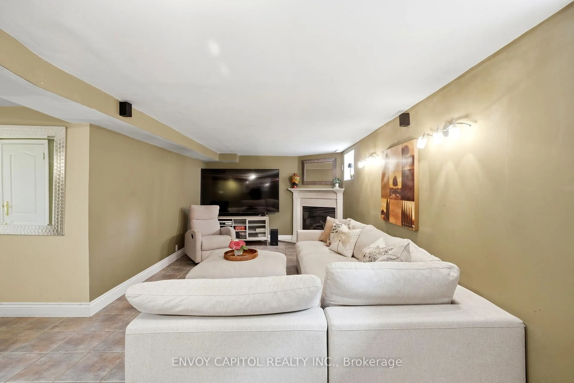 Photo 24 of 26 Deevale Road, North York, Downsview-Roding-CFB — HOMEH