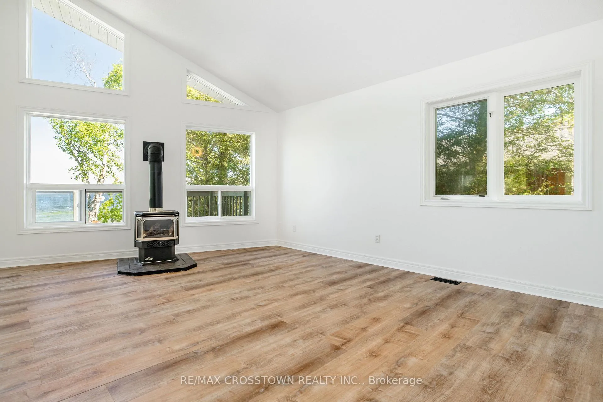 Photo 18 of 1799 Champlain Road, Tiny, Rural Tiny — HOMEH