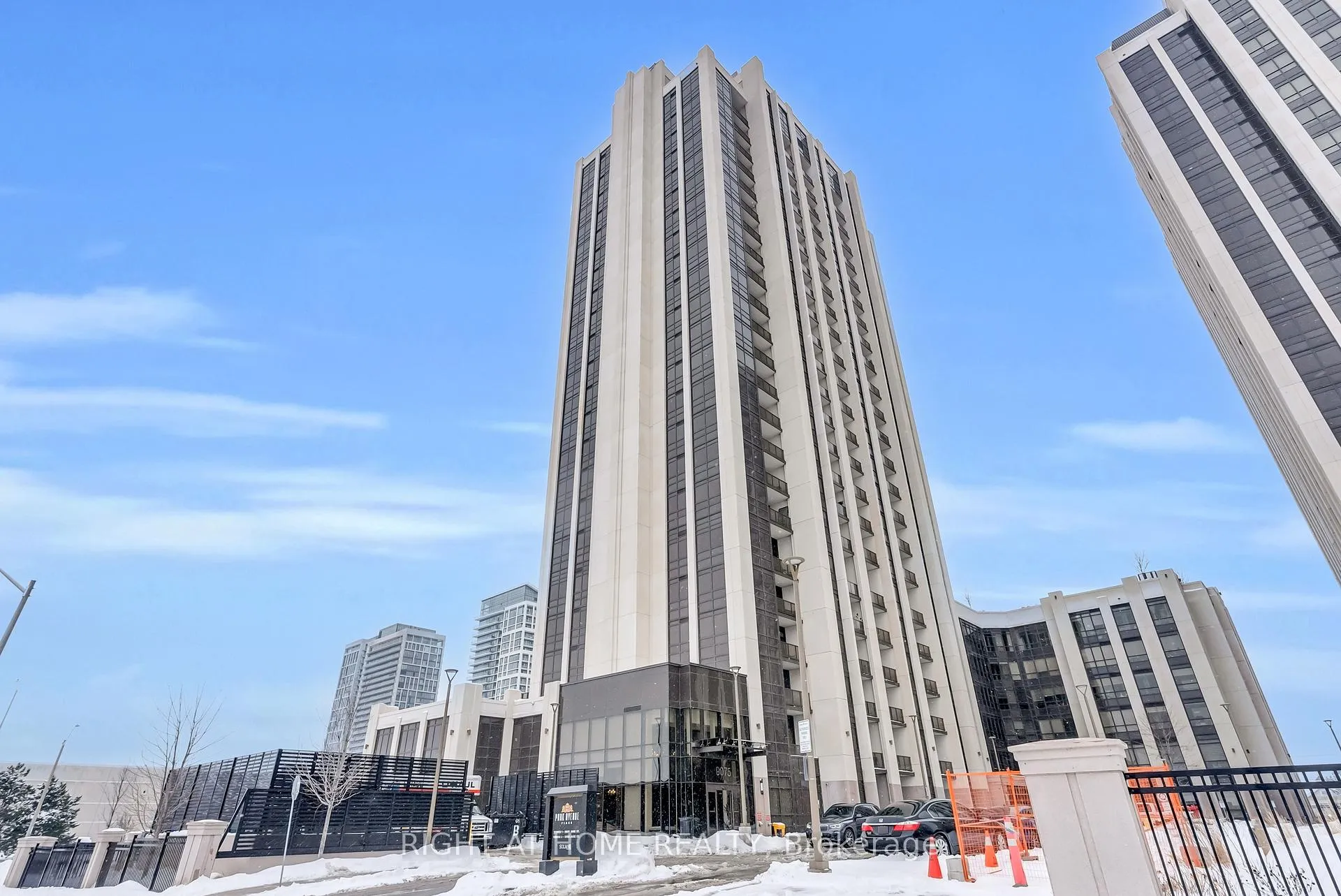Photo 2 of Unit 704, 9075 Jane Street, Vaughan, Concord — HOMEH