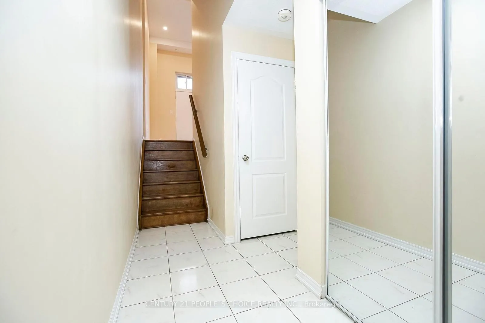Photo 5 of Unit 117, 23 Darras Court, Brampton, Southgate — HOMEH