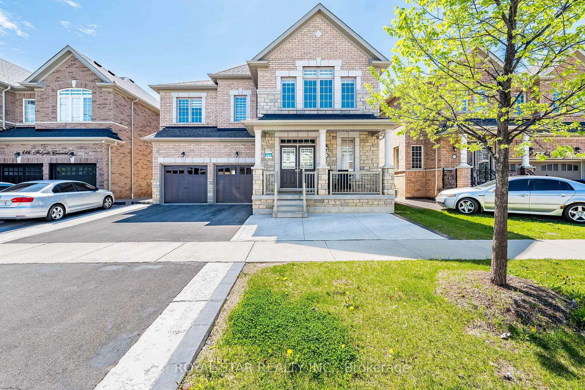 Photo 2 of 114 Folgate Crescent, Brampton, Sandringham-Wellington North — HOMEH