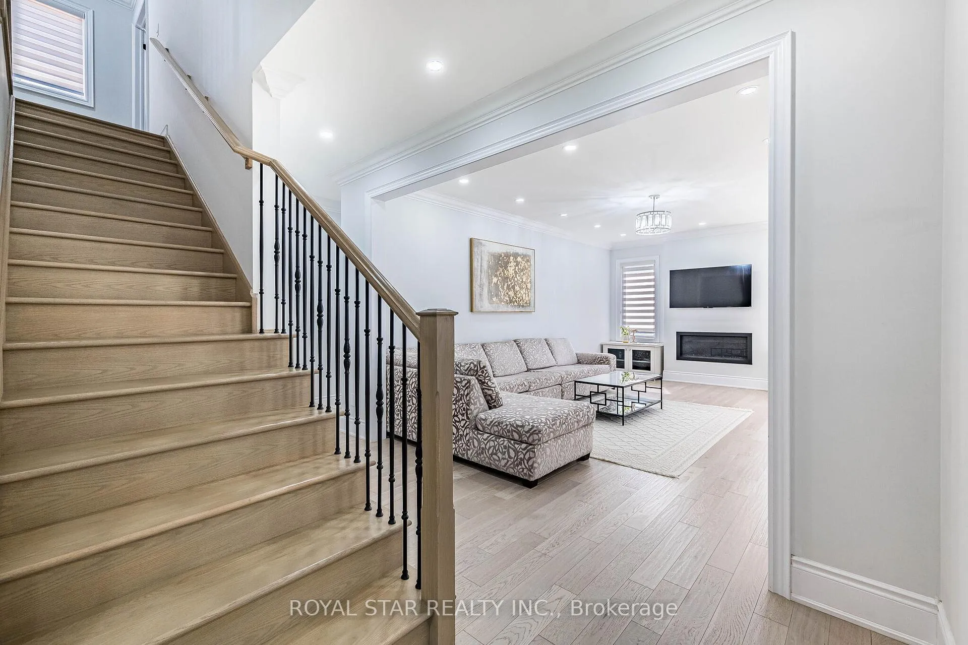Photo 8 of 114 Folgate Crescent, Brampton, Sandringham-Wellington North — HOMEH
