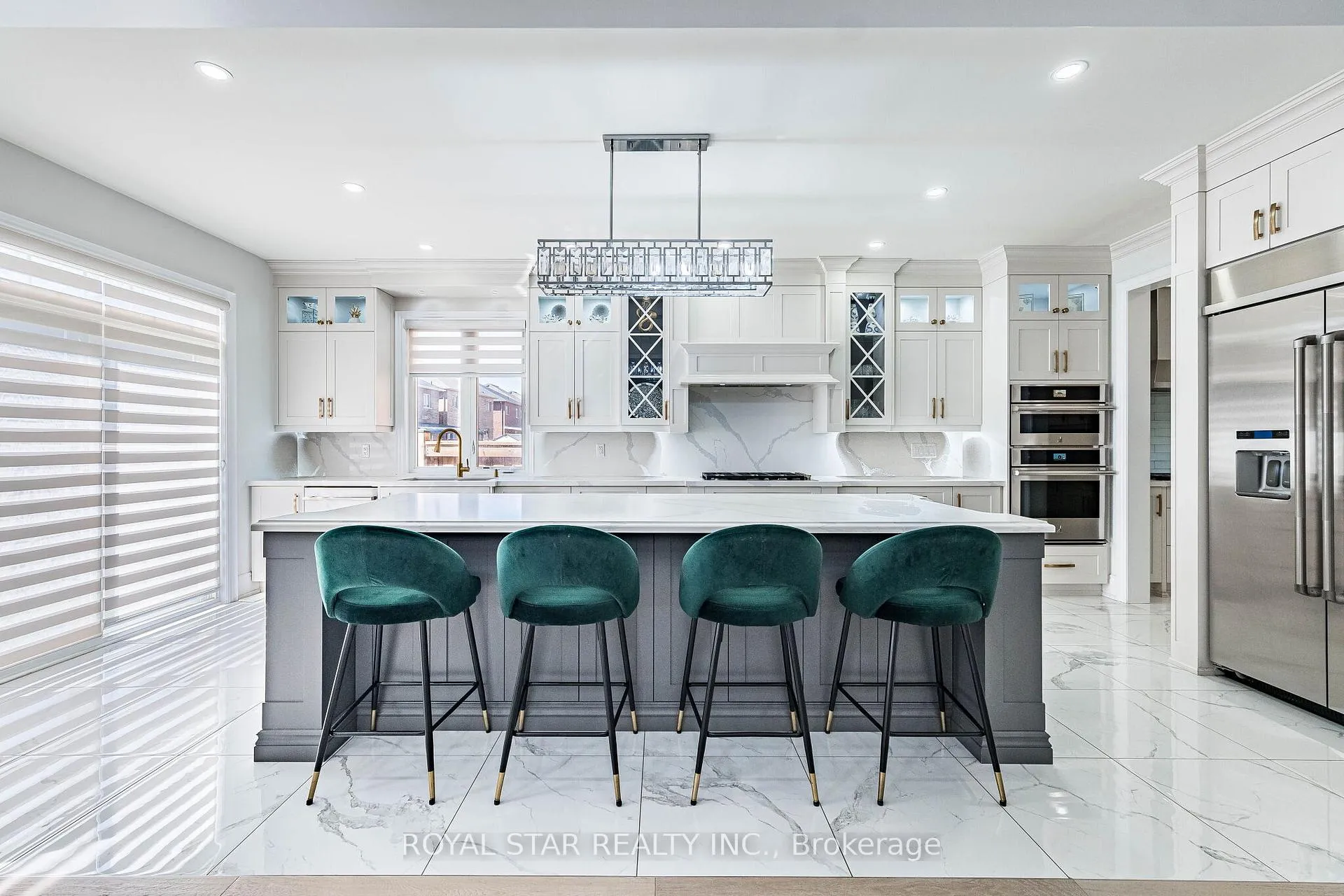 Photo 10 of 114 Folgate Crescent, Brampton, Sandringham-Wellington North — HOMEH
