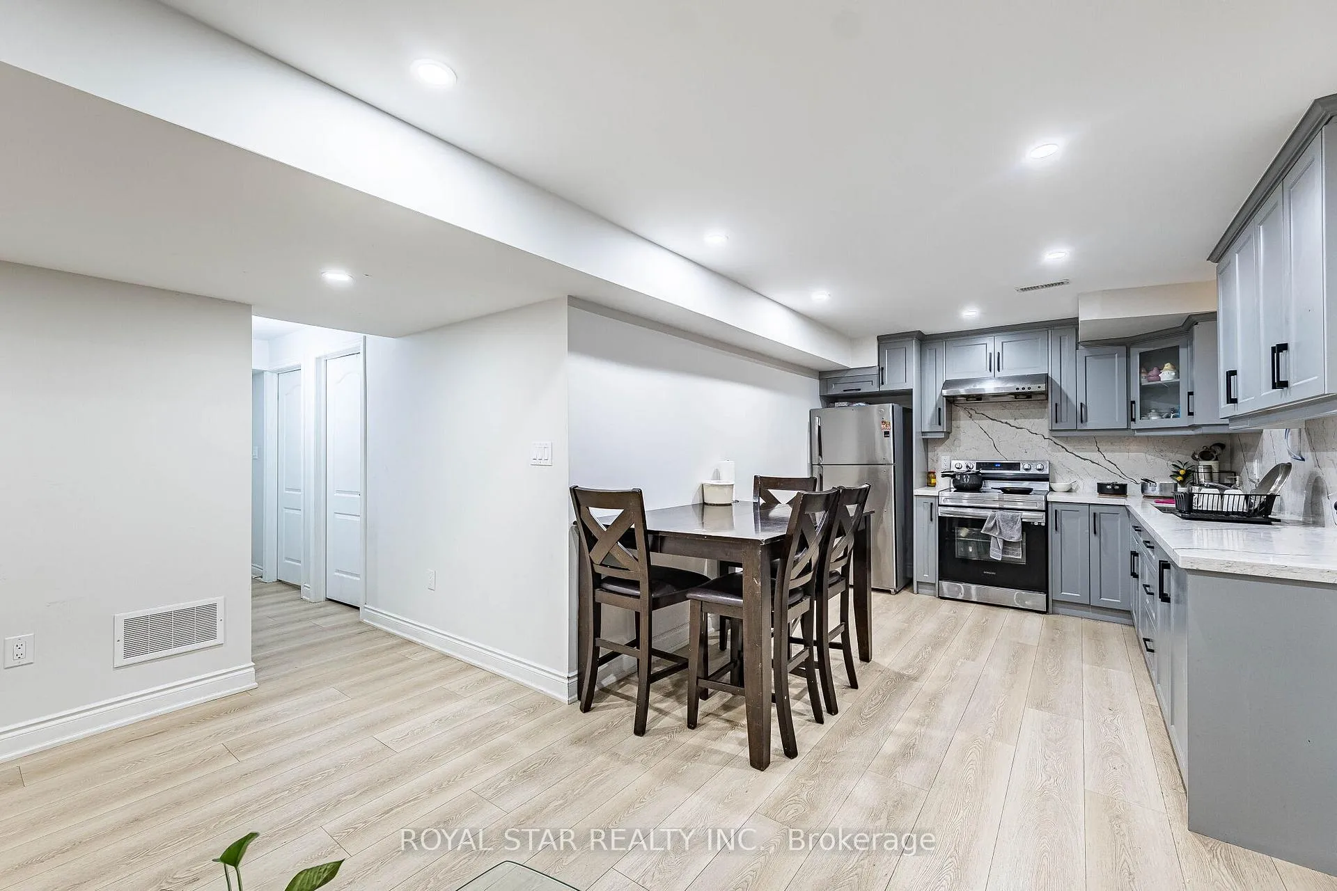 Photo 44 of 114 Folgate Crescent, Brampton, Sandringham-Wellington North — HOMEH