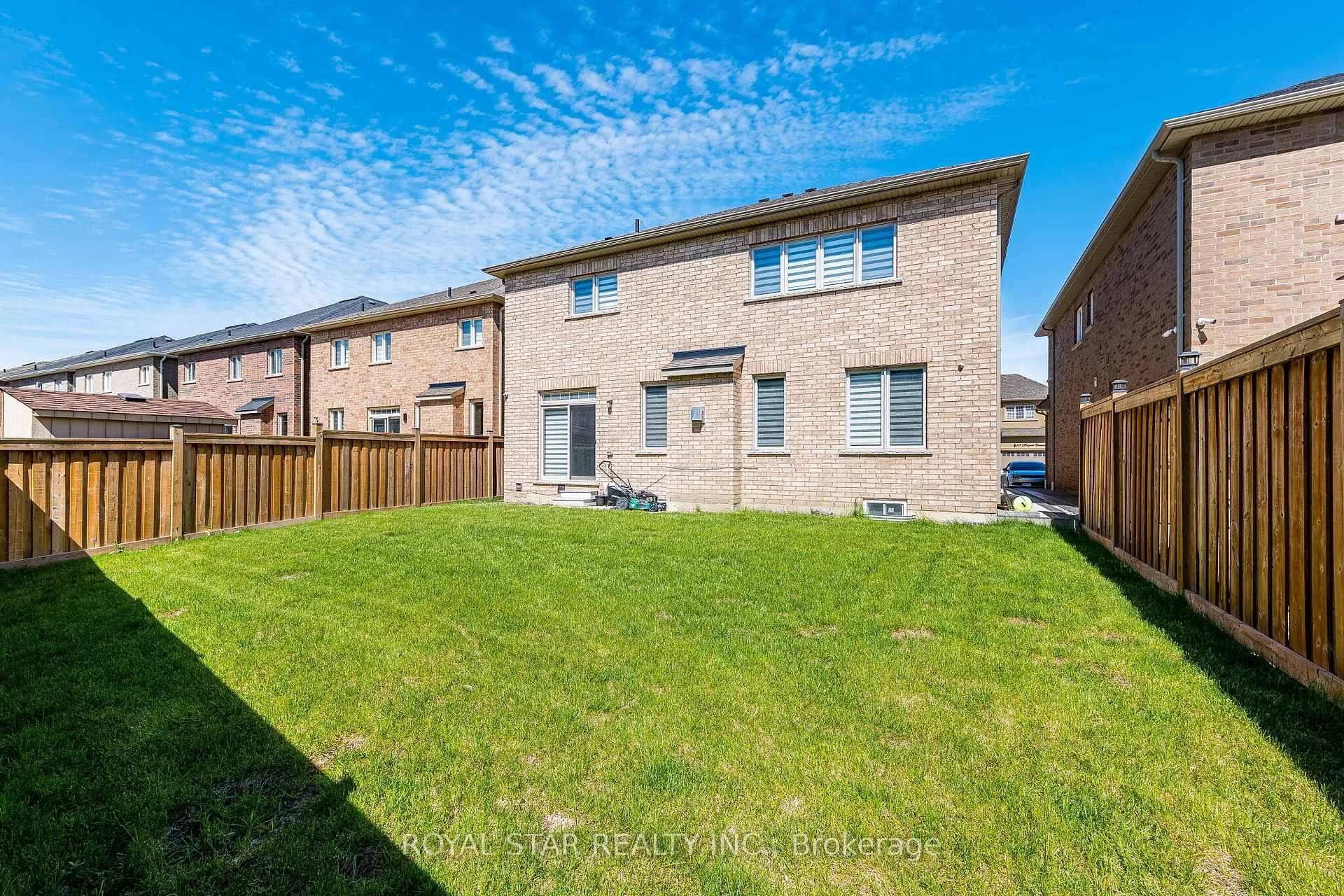 Photo 48 of 114 Folgate Crescent, Brampton, Sandringham-Wellington North — HOMEH