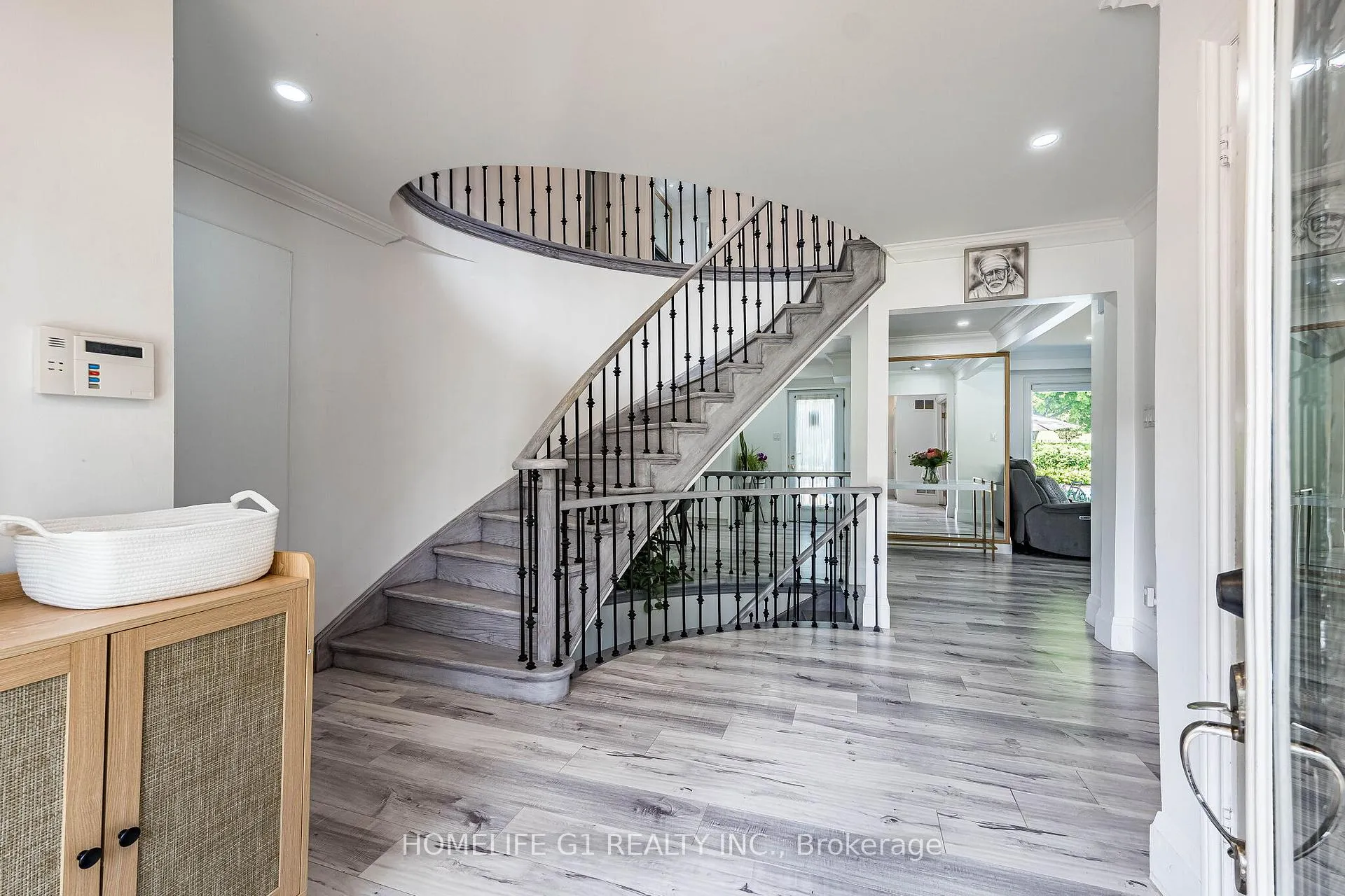 Photo 3 of 17 Crescent Hills Drive S, Brampton, Central Park — HOMEH