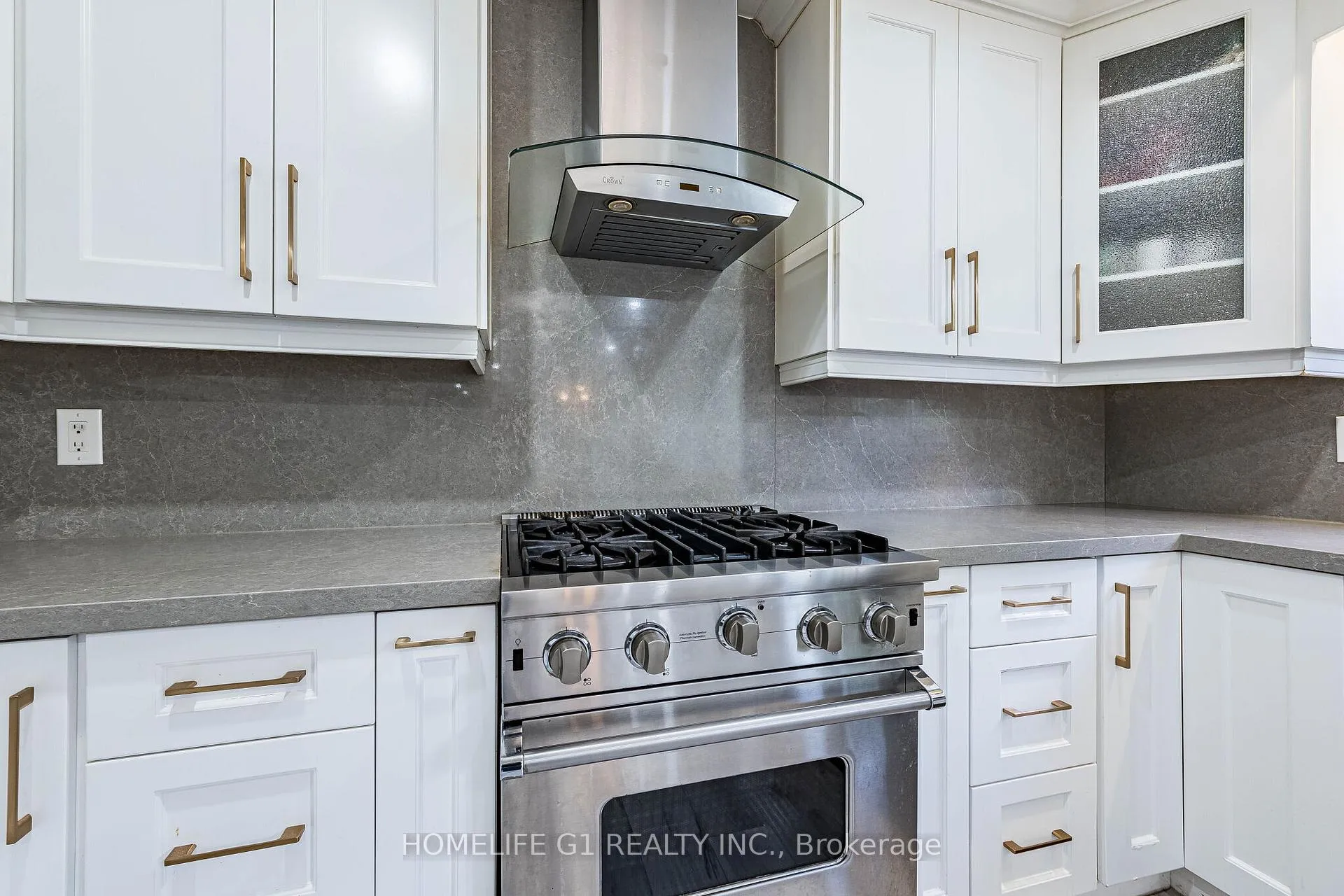 Photo 11 of 17 Crescent Hills Drive S, Brampton, Central Park — HOMEH