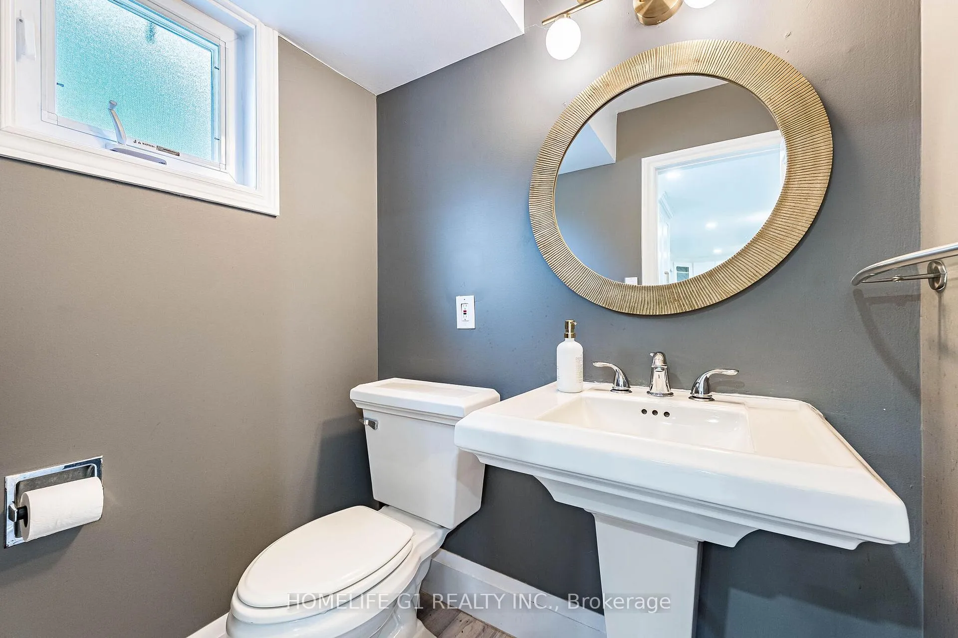 Photo 14 of 17 Crescent Hills Drive S, Brampton, Central Park — HOMEH
