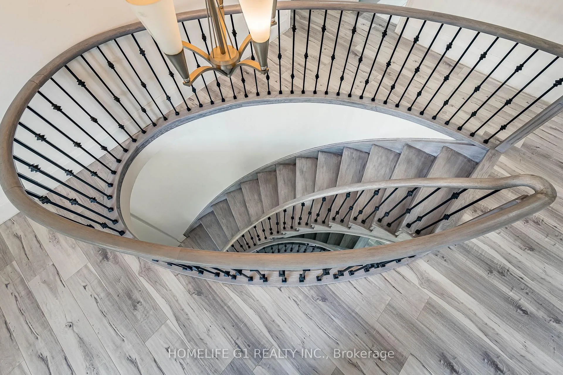 Photo 19 of 17 Crescent Hills Drive S, Brampton, Central Park — HOMEH