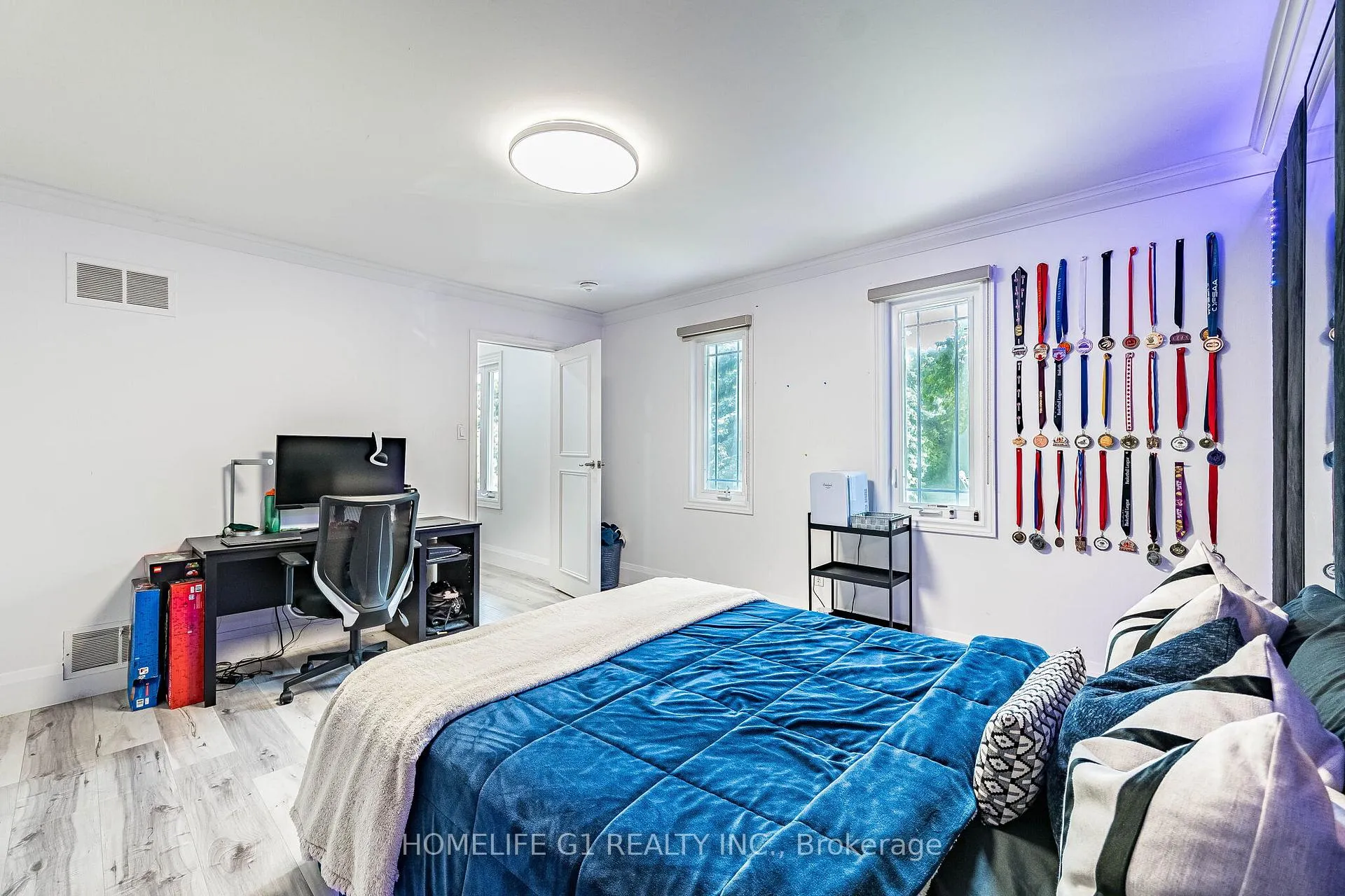 Photo 36 of 17 Crescent Hills Drive S, Brampton, Central Park — HOMEH