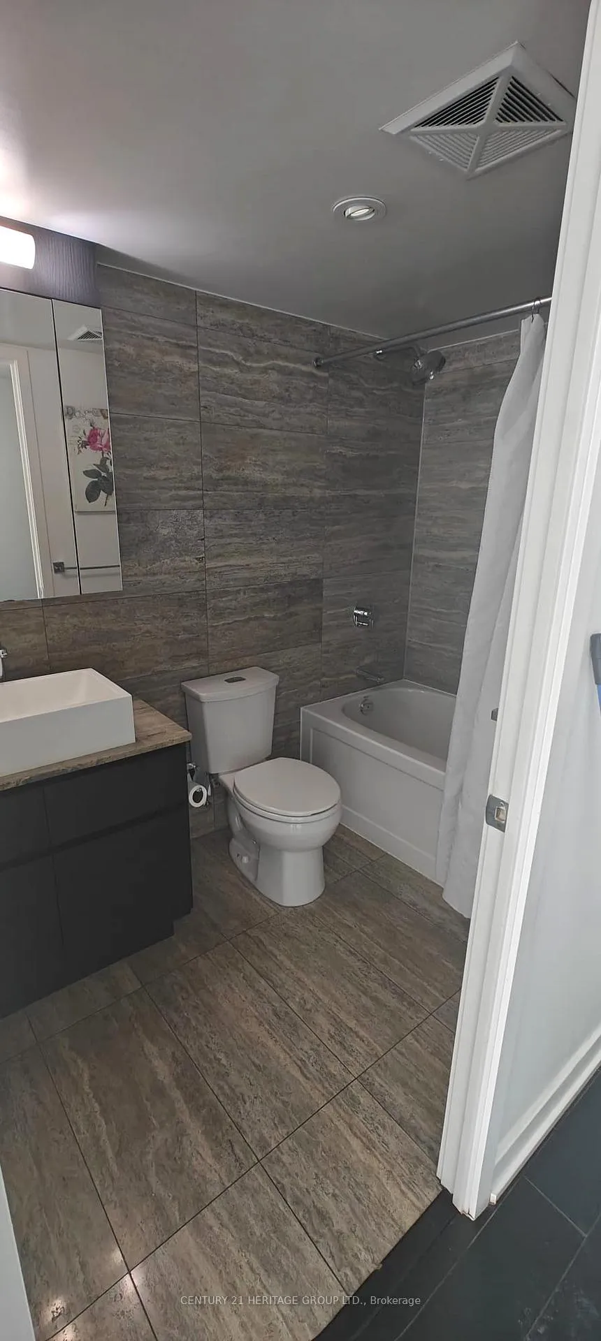 Photo 13 of Unit 2009, 15 Iceboat Terrace, Toronto, Waterfront Communities — HOMEH