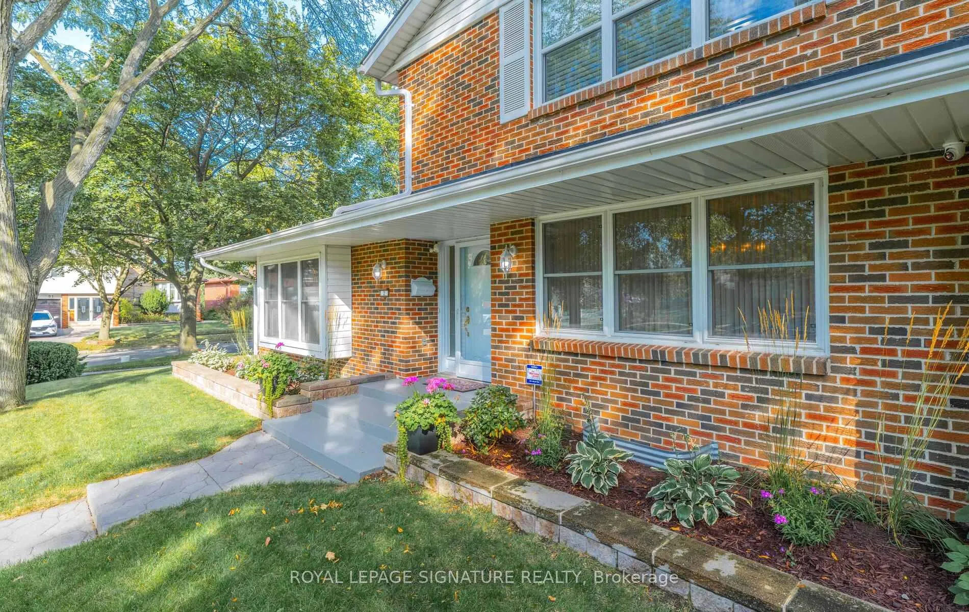 Photo 2 of 2 Gablehurst Crescent, Scarborough, Tam O'Shanter-Sullivan — HOMEH