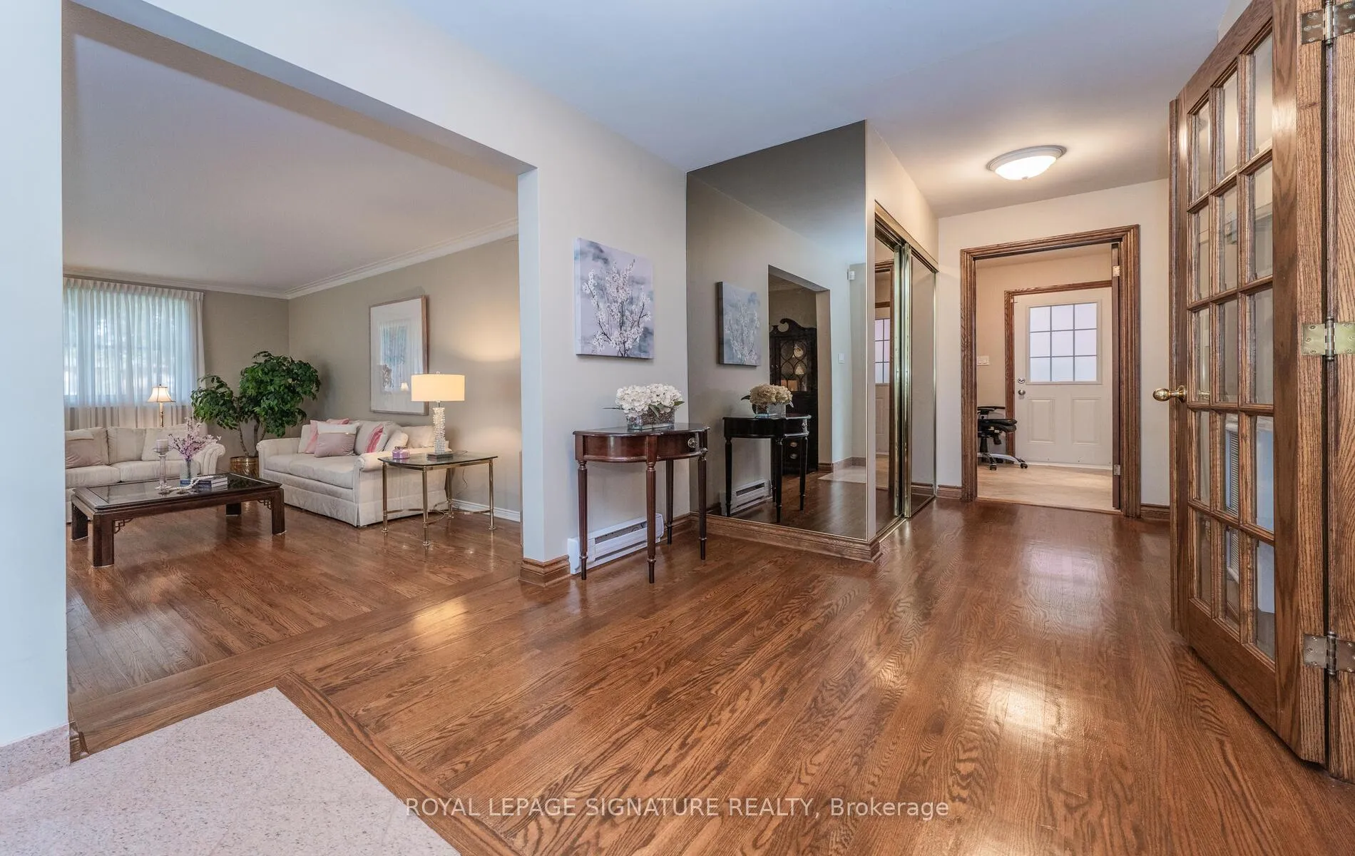 Photo 4 of 2 Gablehurst Crescent, Scarborough, Tam O'Shanter-Sullivan — HOMEH