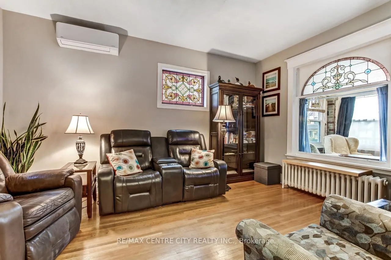 Photo 4 of 92 Forest Avenue, St. Thomas — HOMEH
