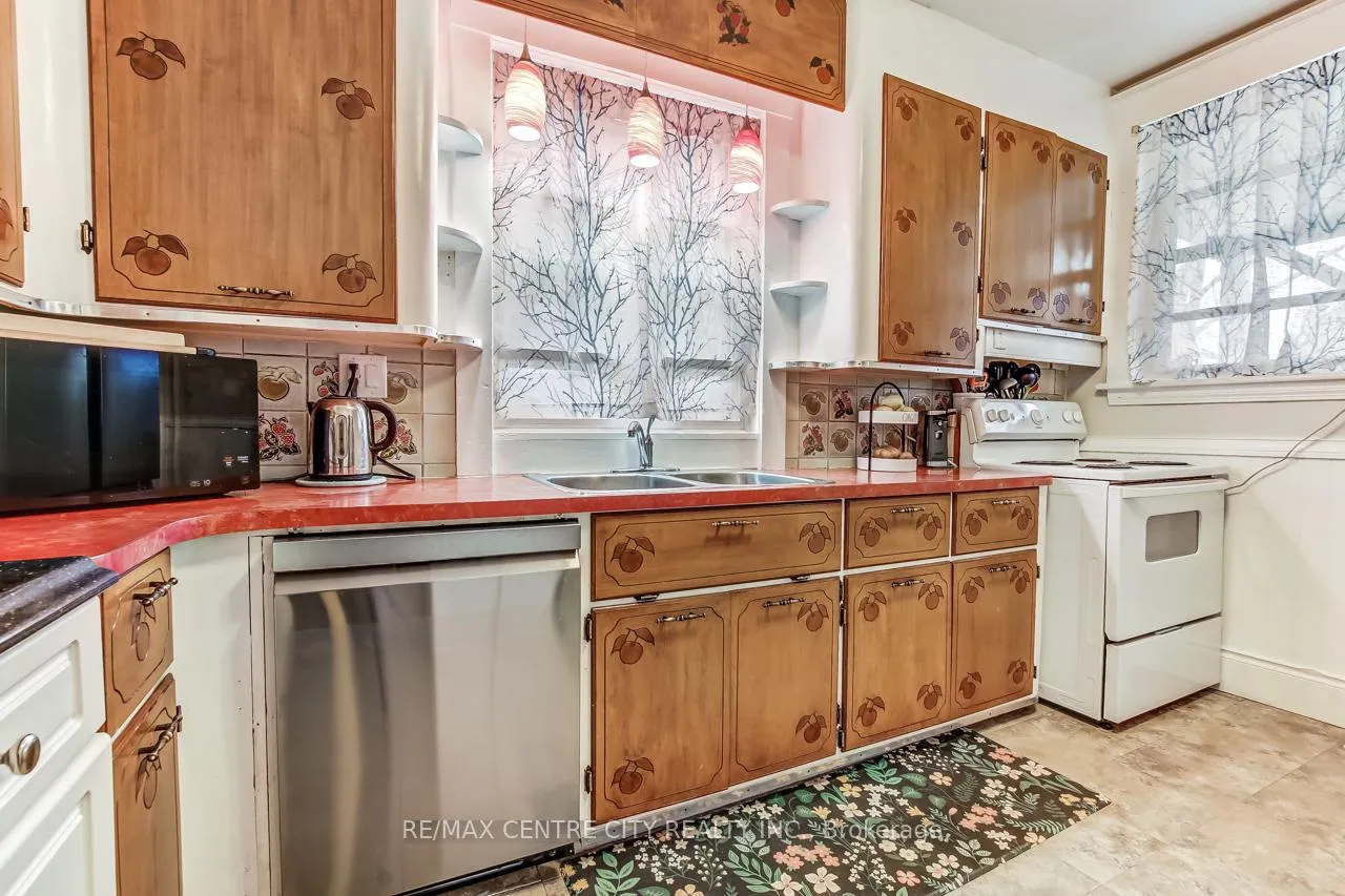 Photo 9 of 92 Forest Avenue, St. Thomas — HOMEH