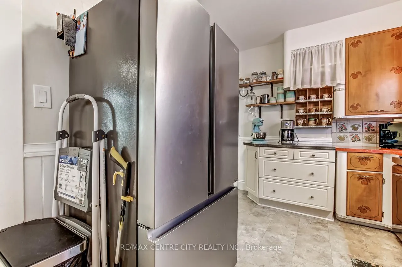 Photo 11 of 92 Forest Avenue, St. Thomas — HOMEH