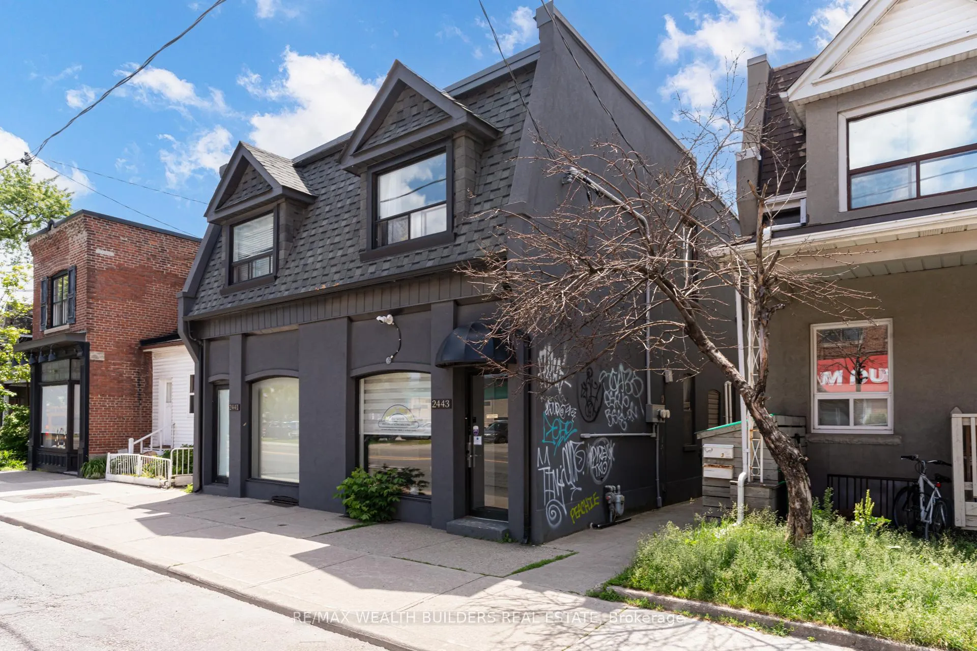 Front of 2443 Dundas Street W