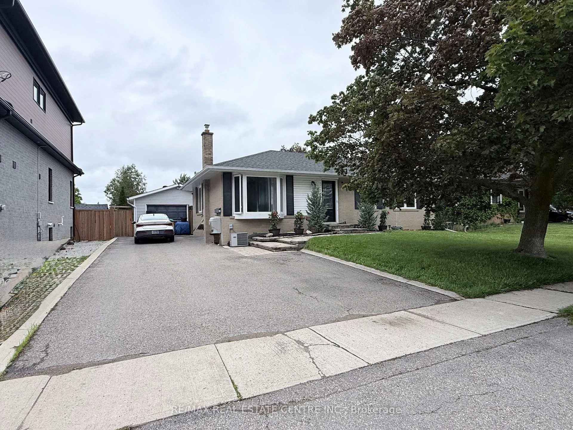 Photo 5 of Unit Basement, 18 Mackenzie Drive, Halton Hills, Georgetown — HOMEH