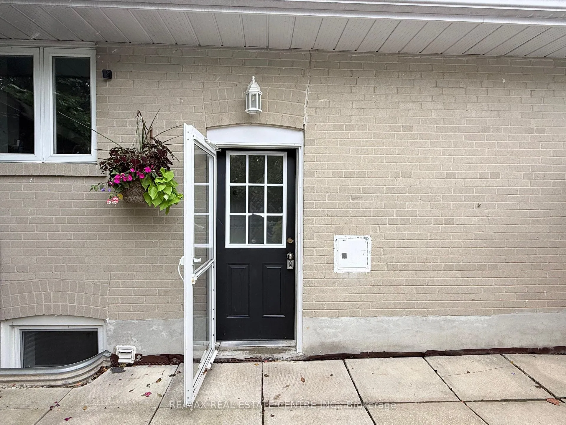 Photo 9 of Unit Basement, 18 Mackenzie Drive, Halton Hills, Georgetown — HOMEH
