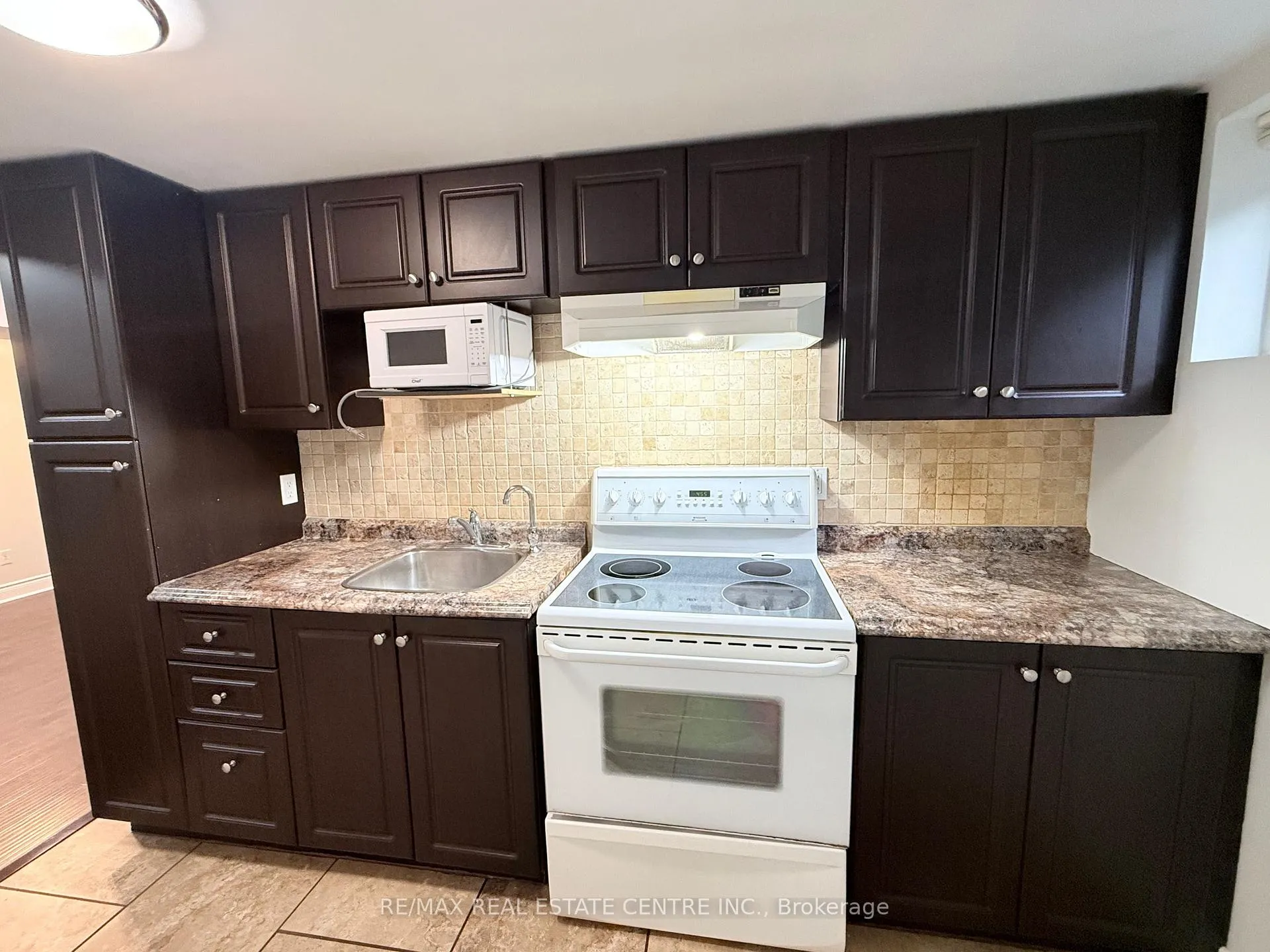 Photo 10 of Unit Basement, 18 Mackenzie Drive, Halton Hills, Georgetown — HOMEH