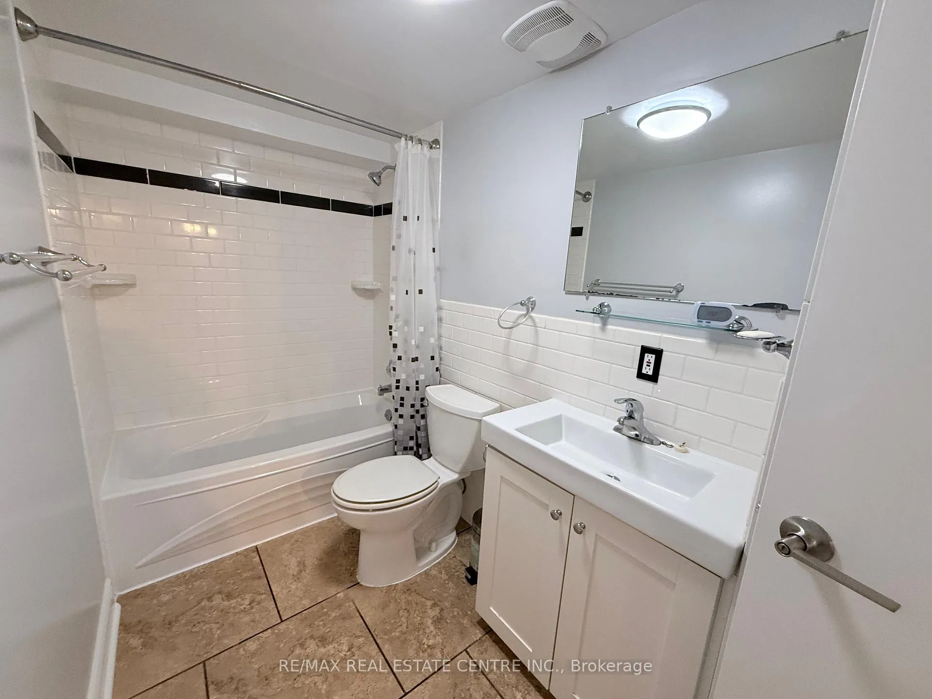 Photo 21 of Unit Basement, 18 Mackenzie Drive, Halton Hills, Georgetown — HOMEH