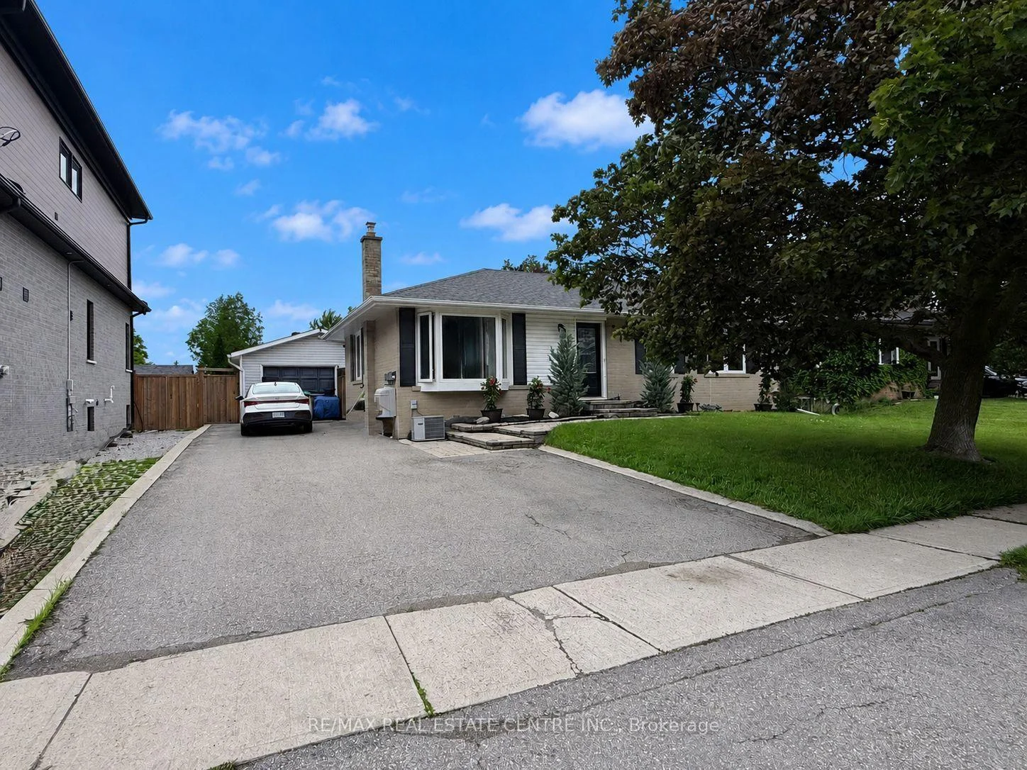 Photo 6 of Unit Basement, 18 Mackenzie Drive, Halton Hills, Georgetown — HOMEH