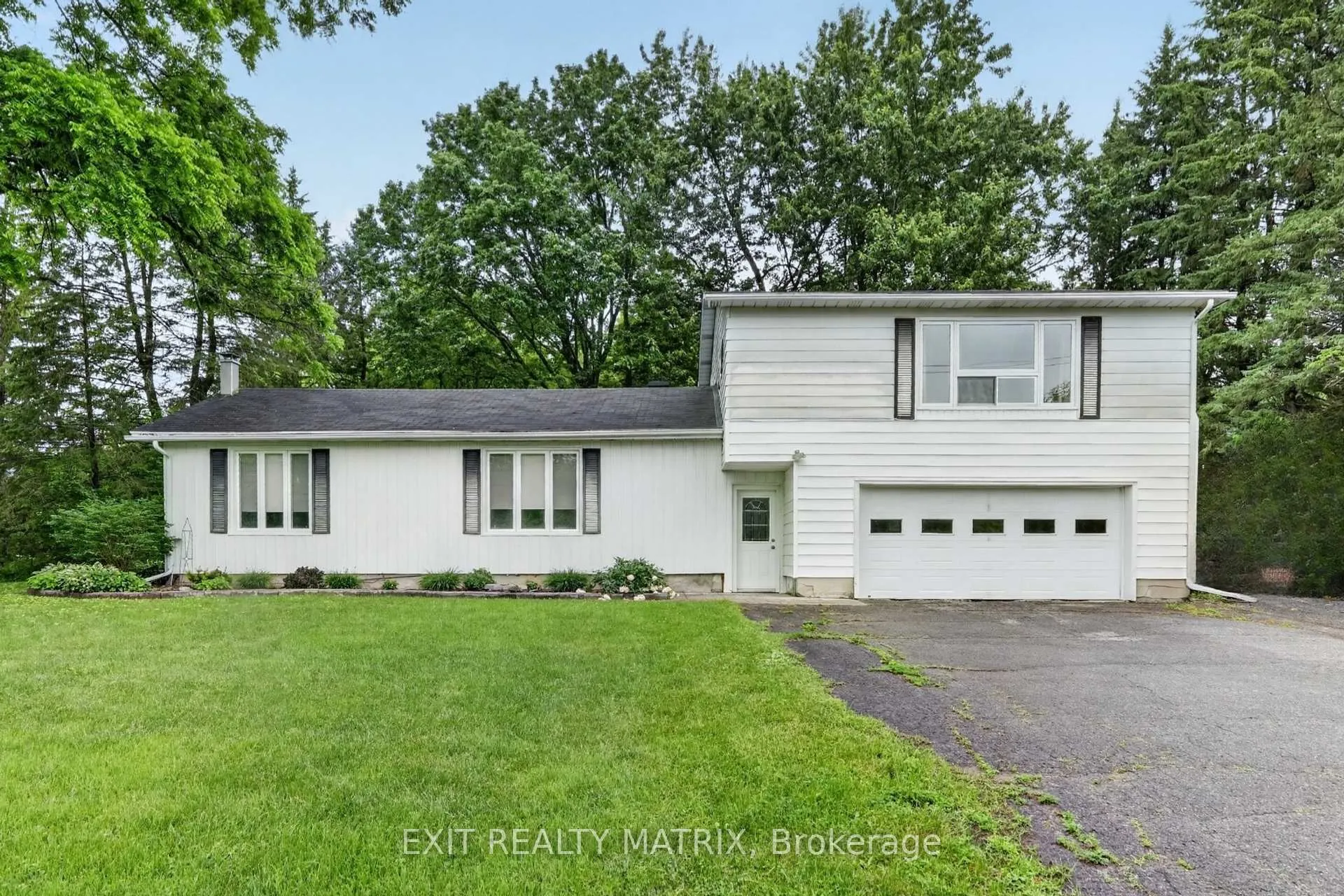 Photo 1 of 383 Castor Road, Russell, Russell Twp — HOMEH
