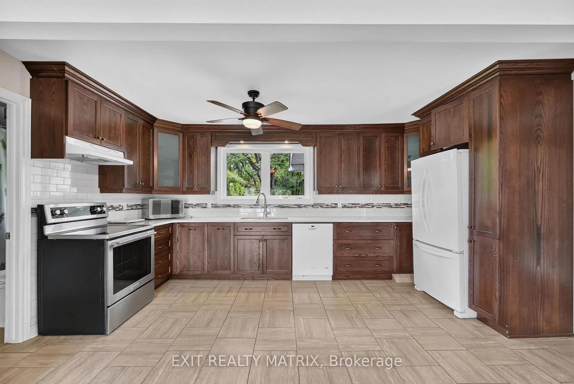 Photo 2 of 383 Castor Road, Russell, Russell Twp — HOMEH