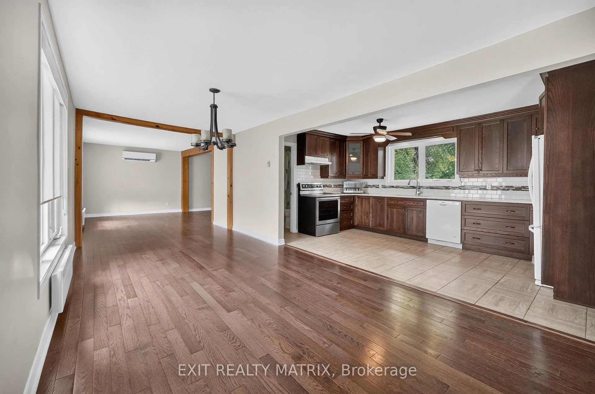 Photo 5 of 383 Castor Road, Russell, Russell Twp — HOMEH