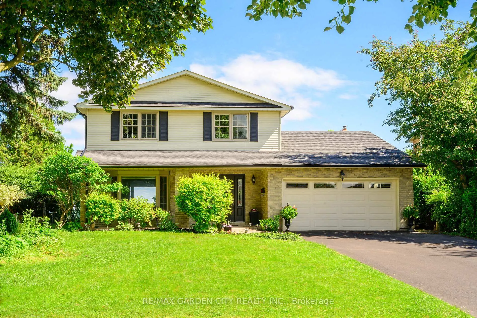 Photo 3 of 15 Cheval Drive, Grimsby, Grimsby Beach — HOMEH