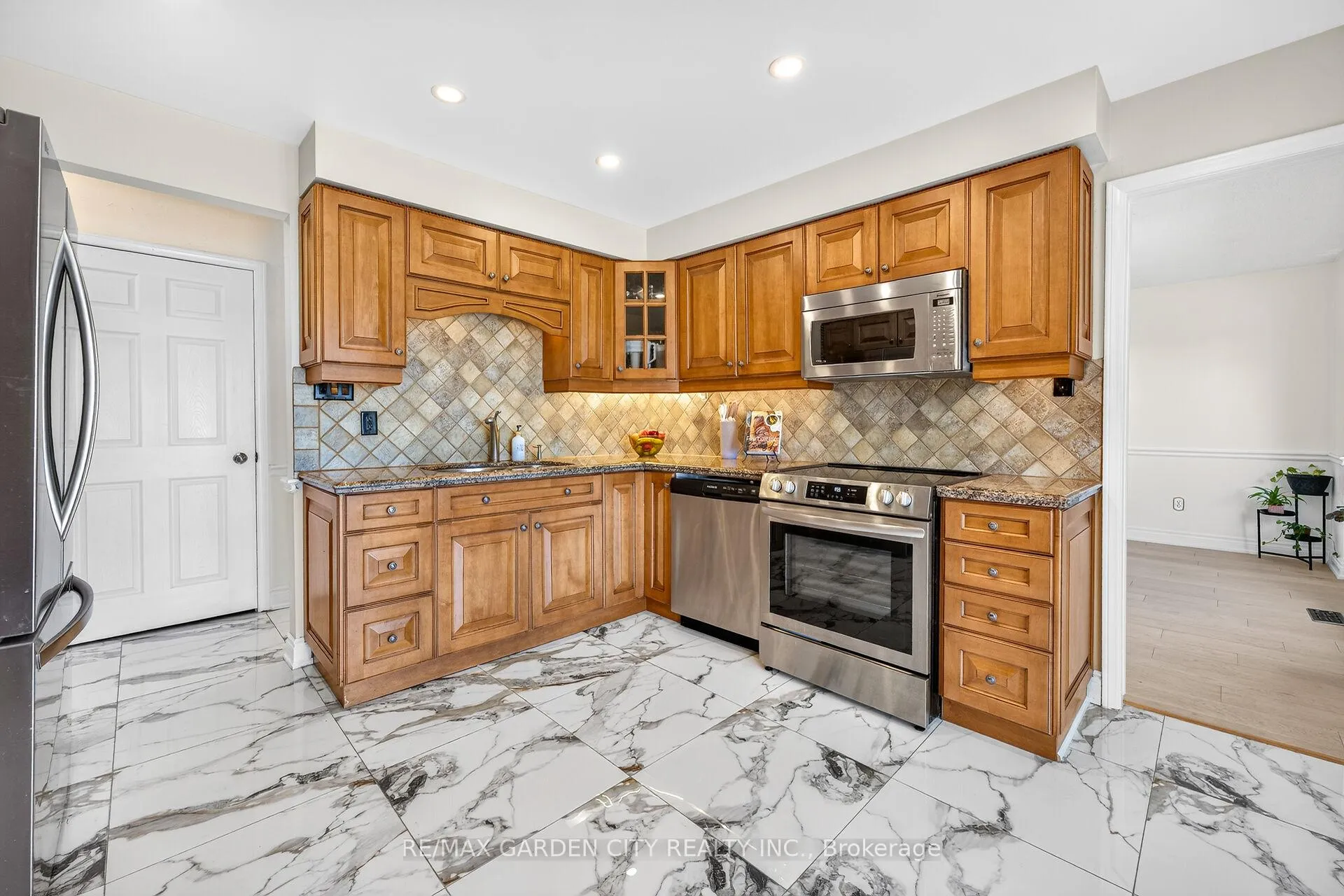 Photo 17 of 15 Cheval Drive, Grimsby, Grimsby Beach — HOMEH