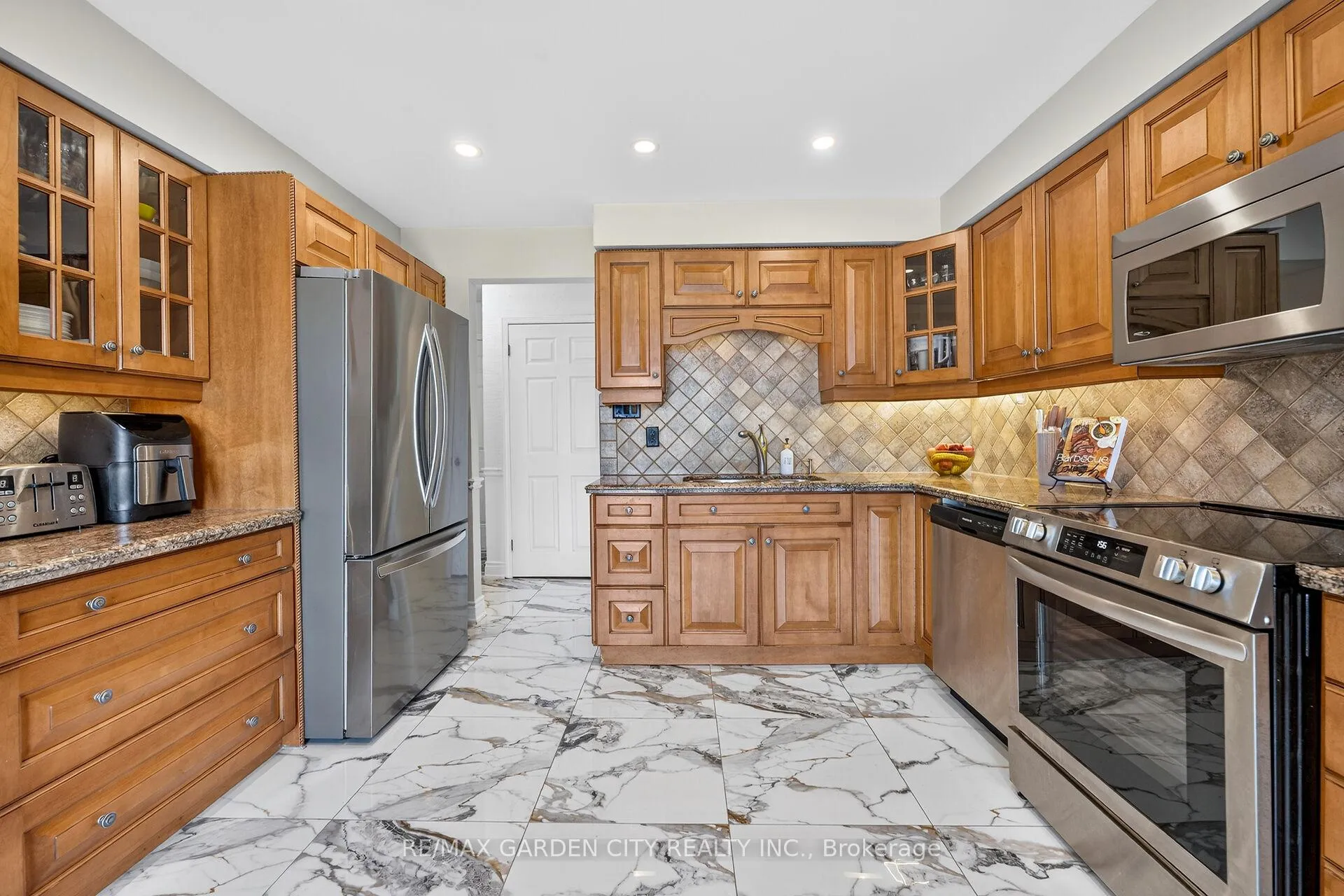 Photo 18 of 15 Cheval Drive, Grimsby, Grimsby Beach — HOMEH