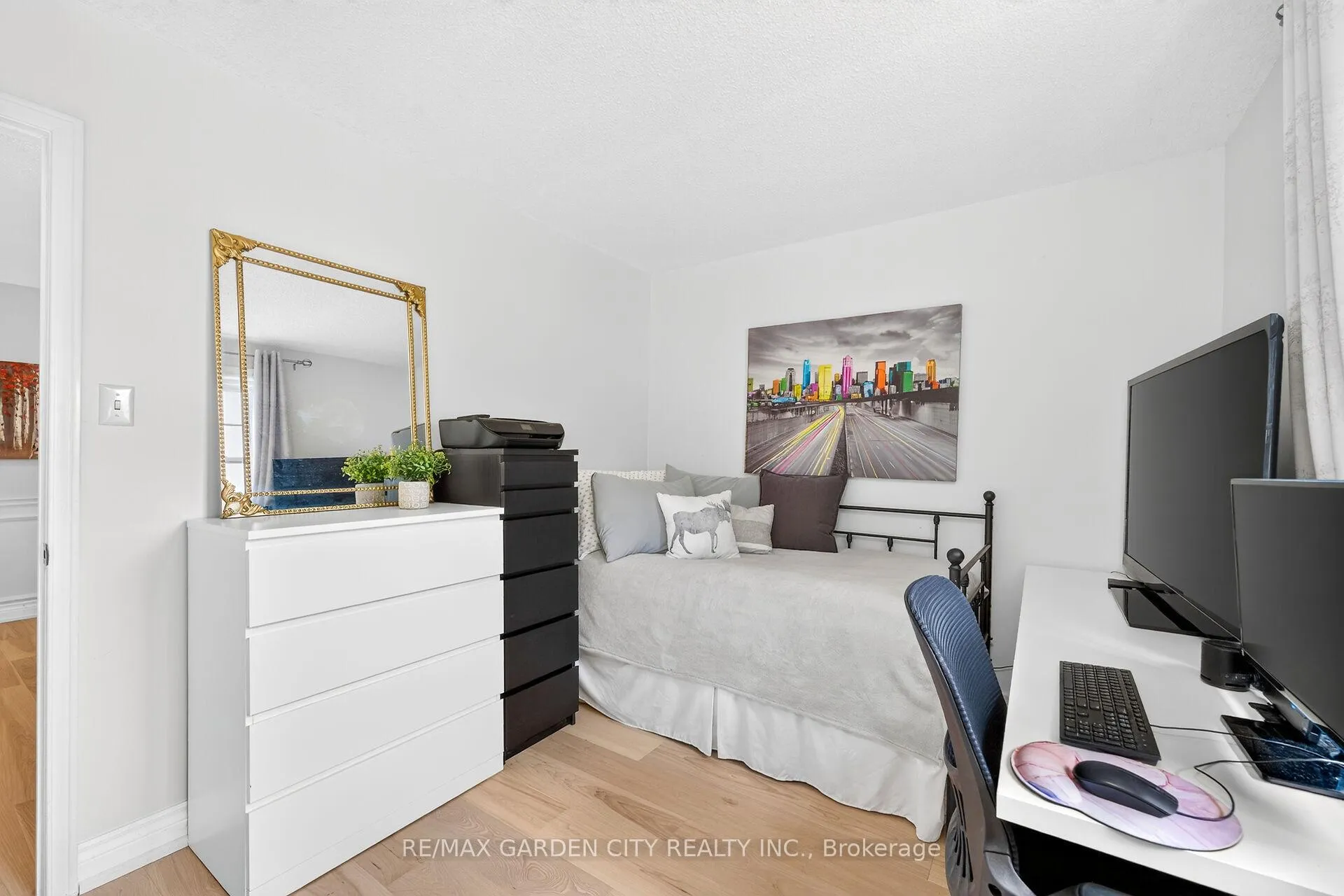 Photo 35 of 15 Cheval Drive, Grimsby, Grimsby Beach — HOMEH