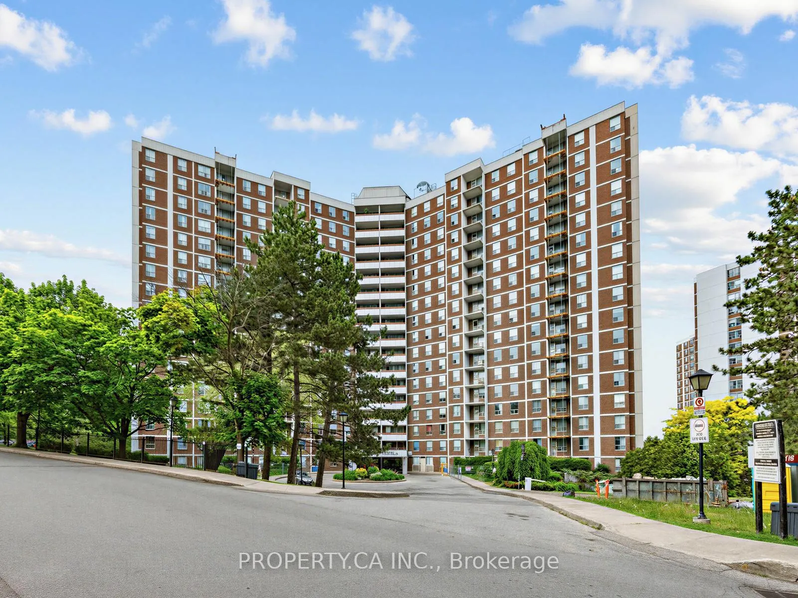 Photo 1 of Unit 708, 10 Edgecliff Golfway, Toronto, Flemingdon Park — HOMEH
