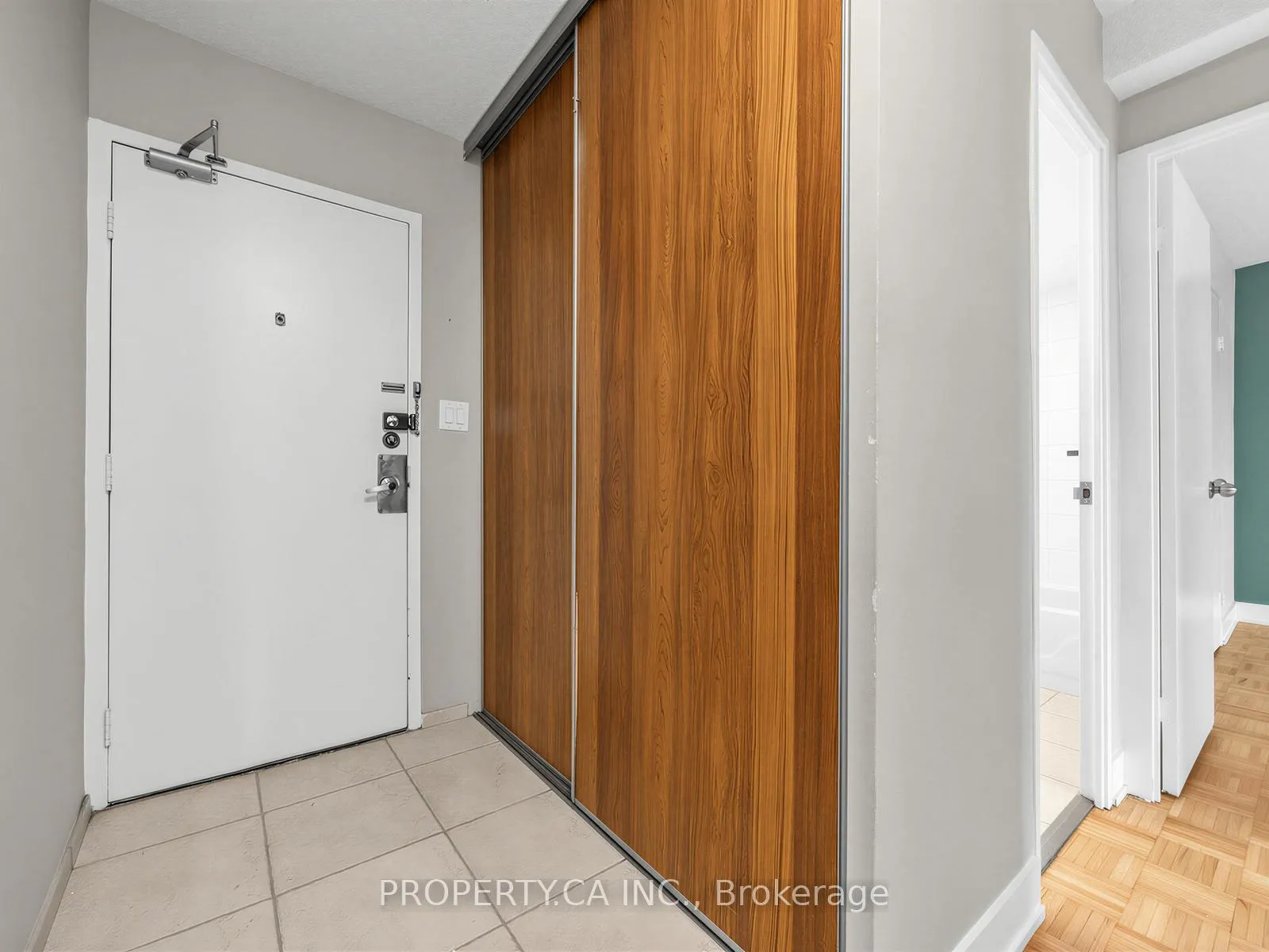 Photo 2 of Unit 708, 10 Edgecliff Golfway, Toronto, Flemingdon Park — HOMEH