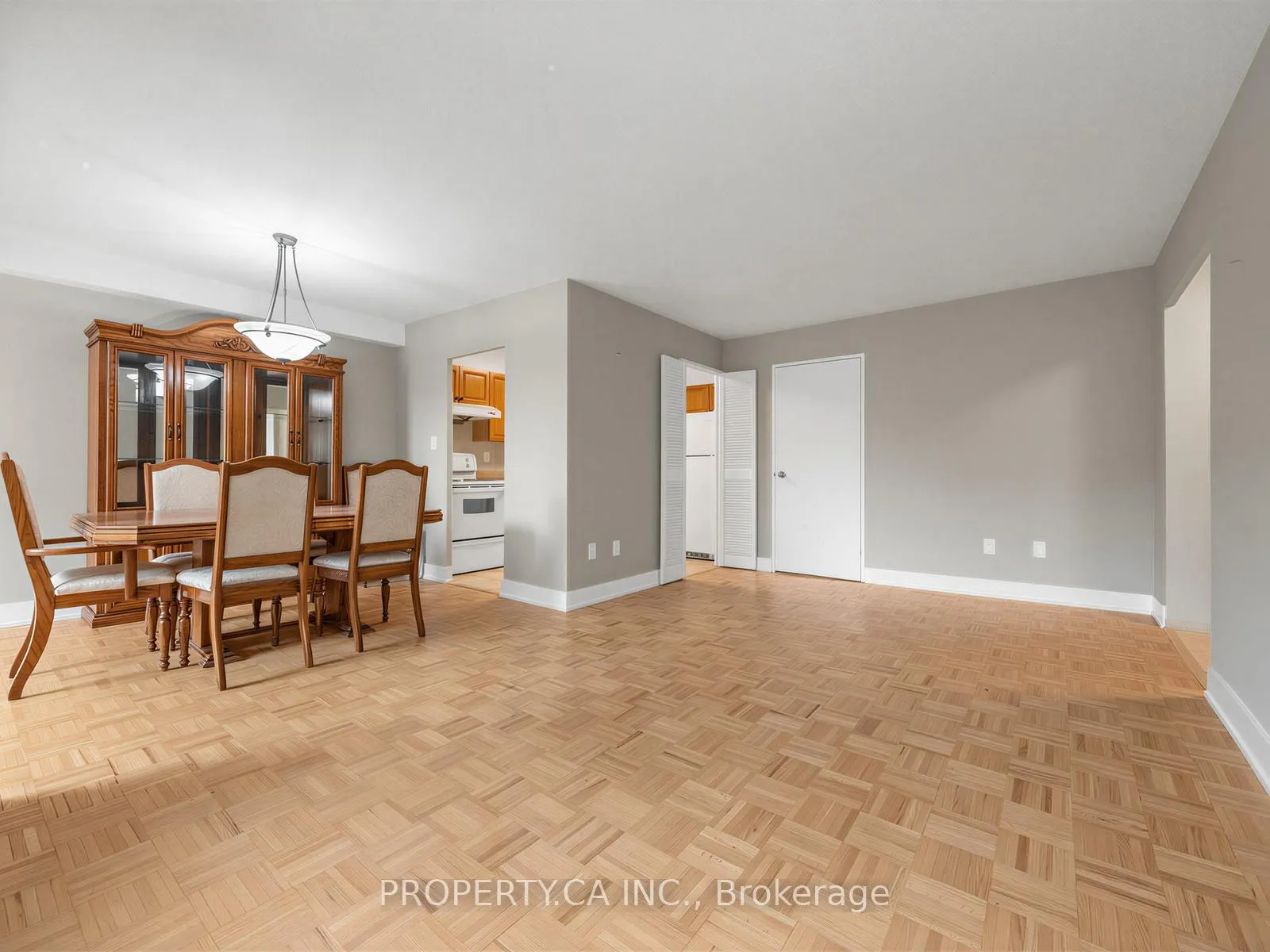 Photo 5 of Unit 708, 10 Edgecliff Golfway, Toronto, Flemingdon Park — HOMEH