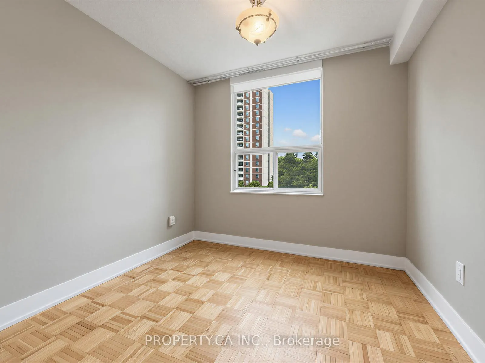 Photo 11 of Unit 708, 10 Edgecliff Golfway, Toronto, Flemingdon Park — HOMEH