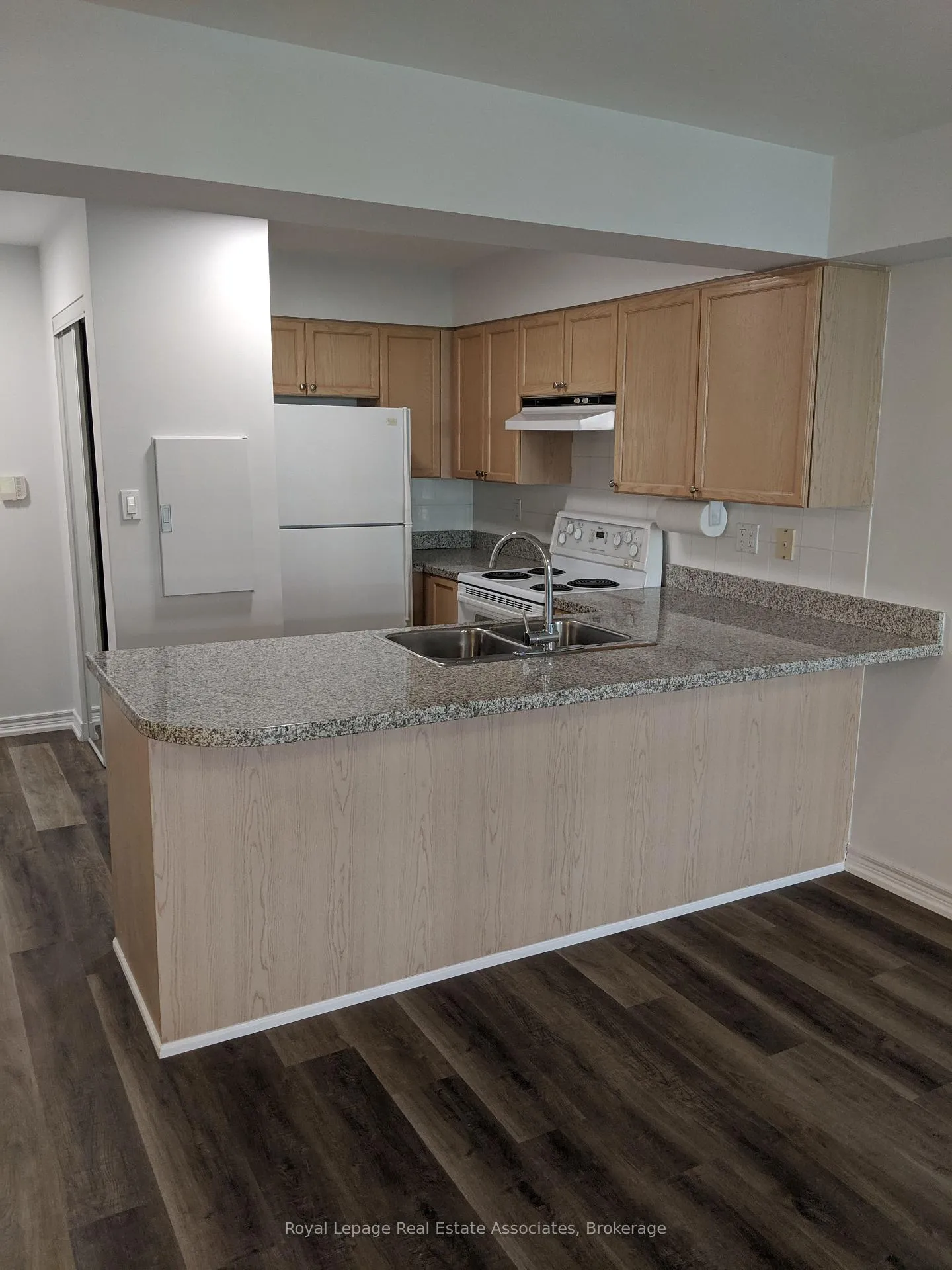 Photo 8 of Unit 206, 141 Woodbridge Avenue, Vaughan, West Woodbridge — HOMEH