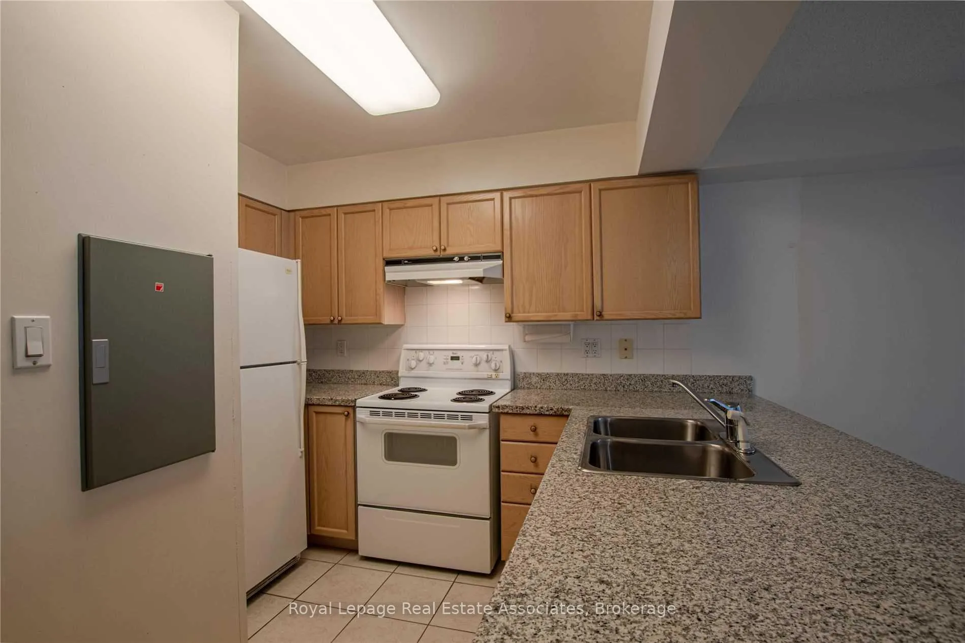 Photo 9 of Unit 206, 141 Woodbridge Avenue, Vaughan, West Woodbridge — HOMEH