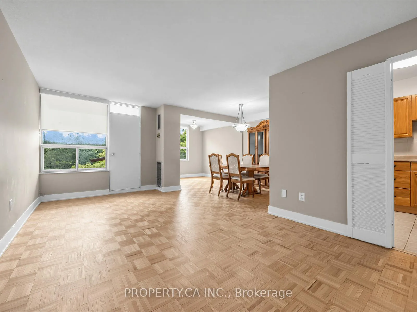 Photo 4 of Unit 708, 10 Edgecliffe Golfway, Toronto, Flemingdon Park — HOMEH