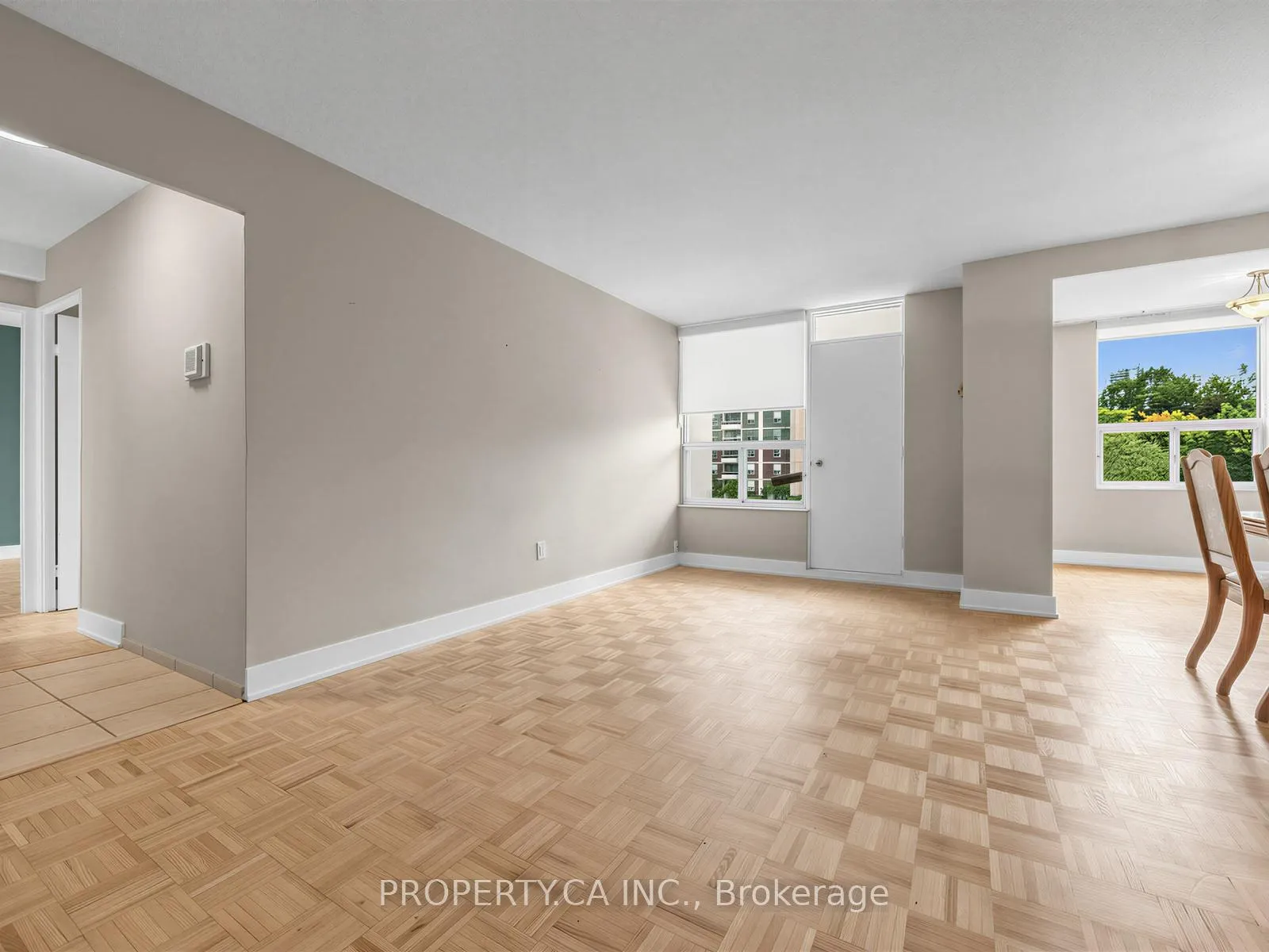 Photo 5 of Unit 708, 10 Edgecliffe Golfway, Toronto, Flemingdon Park — HOMEH