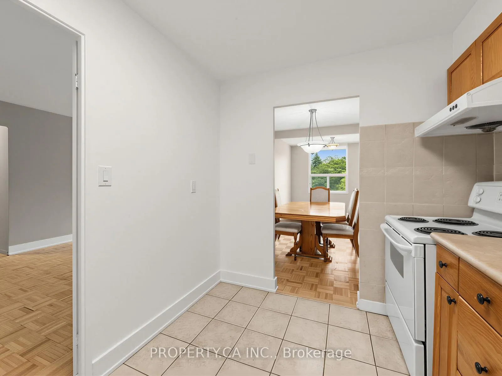 Photo 14 of Unit 708, 10 Edgecliffe Golfway, Toronto, Flemingdon Park — HOMEH