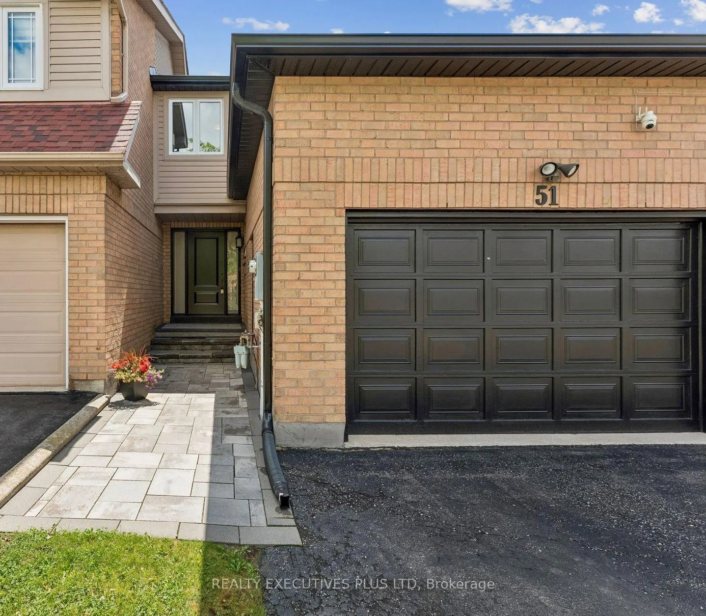 Photo 2 of 51 Ashbrook Way, Brampton, Fletcher's West — HOMEH