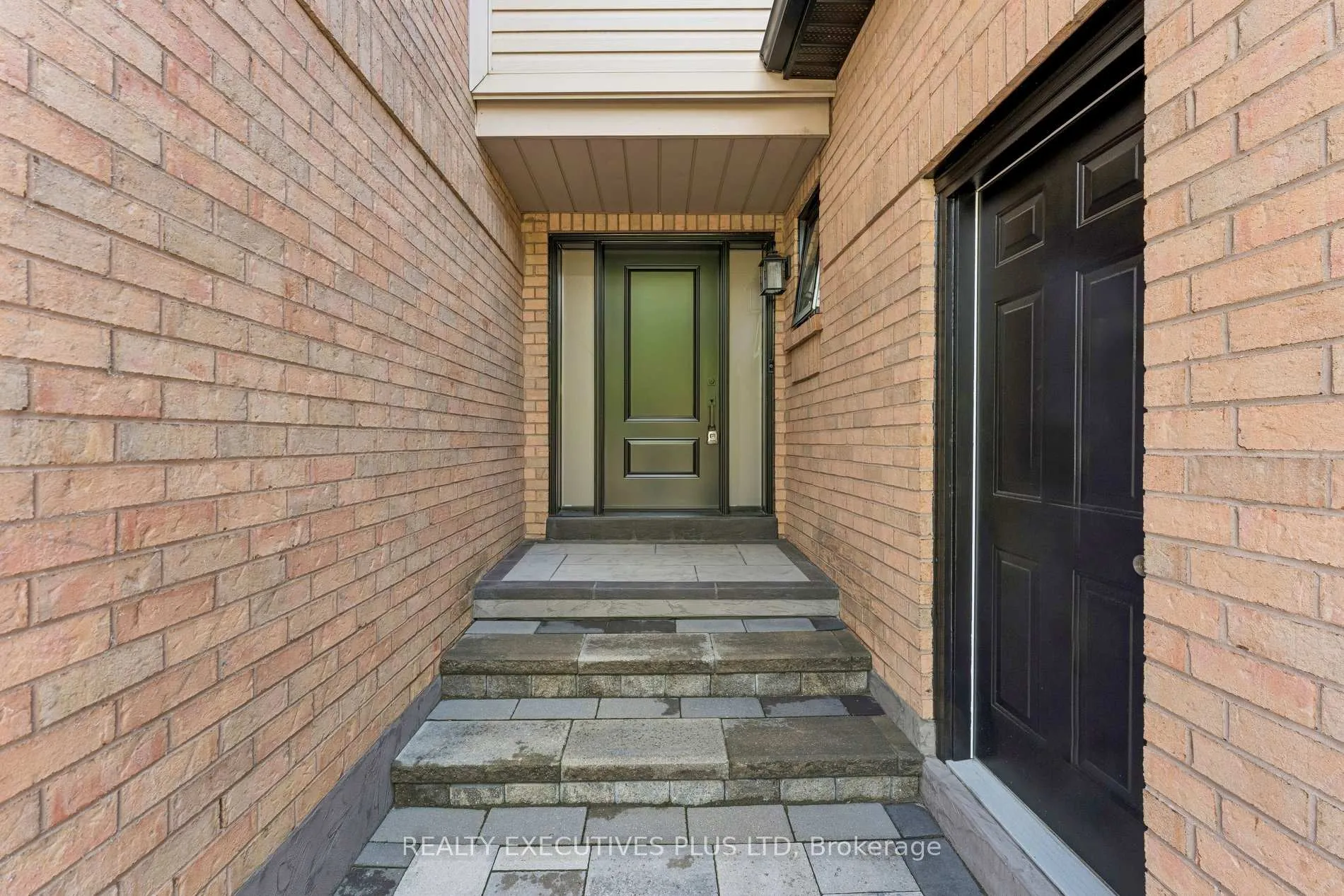 Photo 3 of 51 Ashbrook Way, Brampton, Fletcher's West — HOMEH
