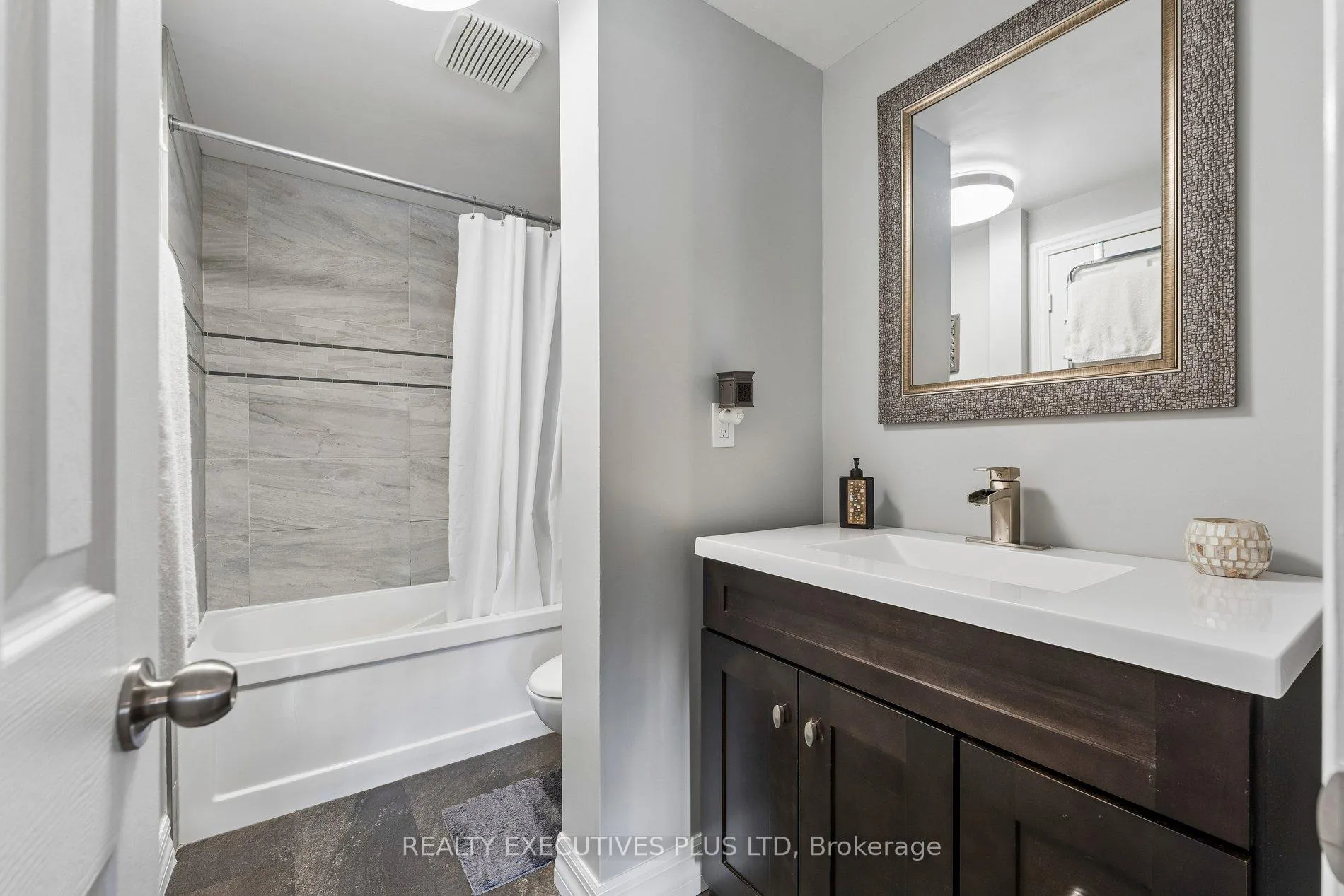 Photo 23 of 51 Ashbrook Way, Brampton, Fletcher's West — HOMEH