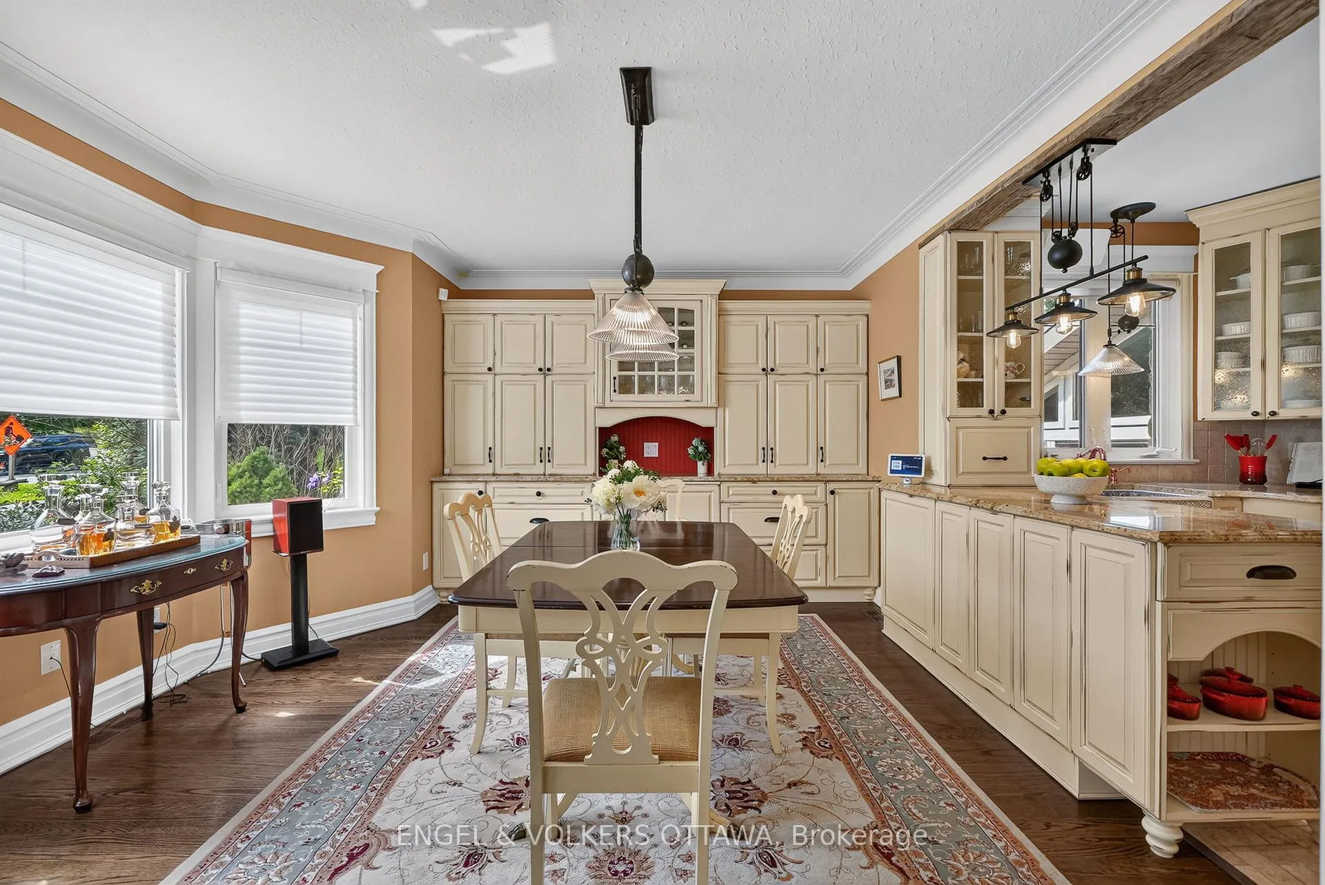 Photo 9 of 246 Mountbatten Avenue, Ottawa, Applewood Acres — HOMEH
