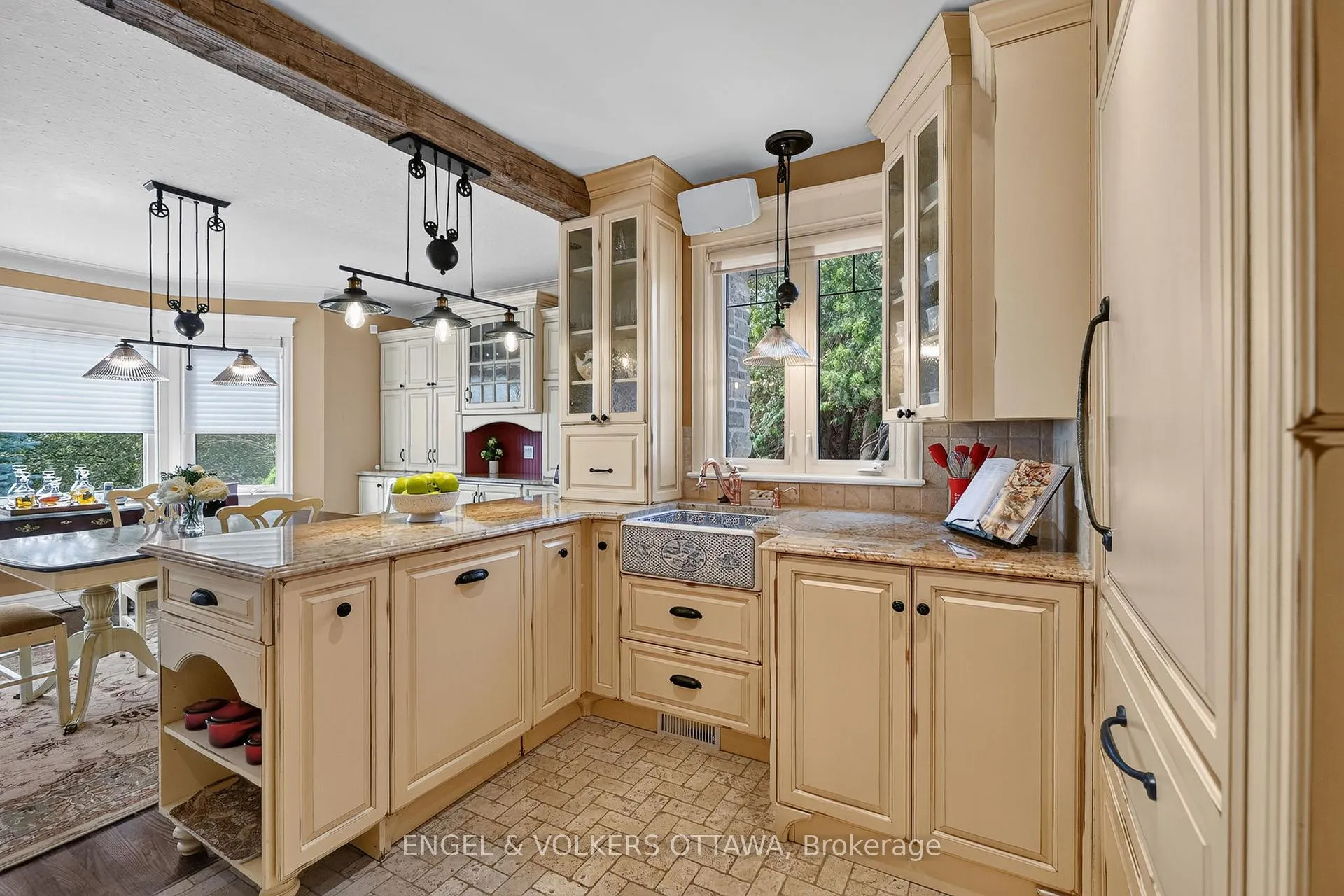 Photo 14 of 246 Mountbatten Avenue, Ottawa, Applewood Acres — HOMEH