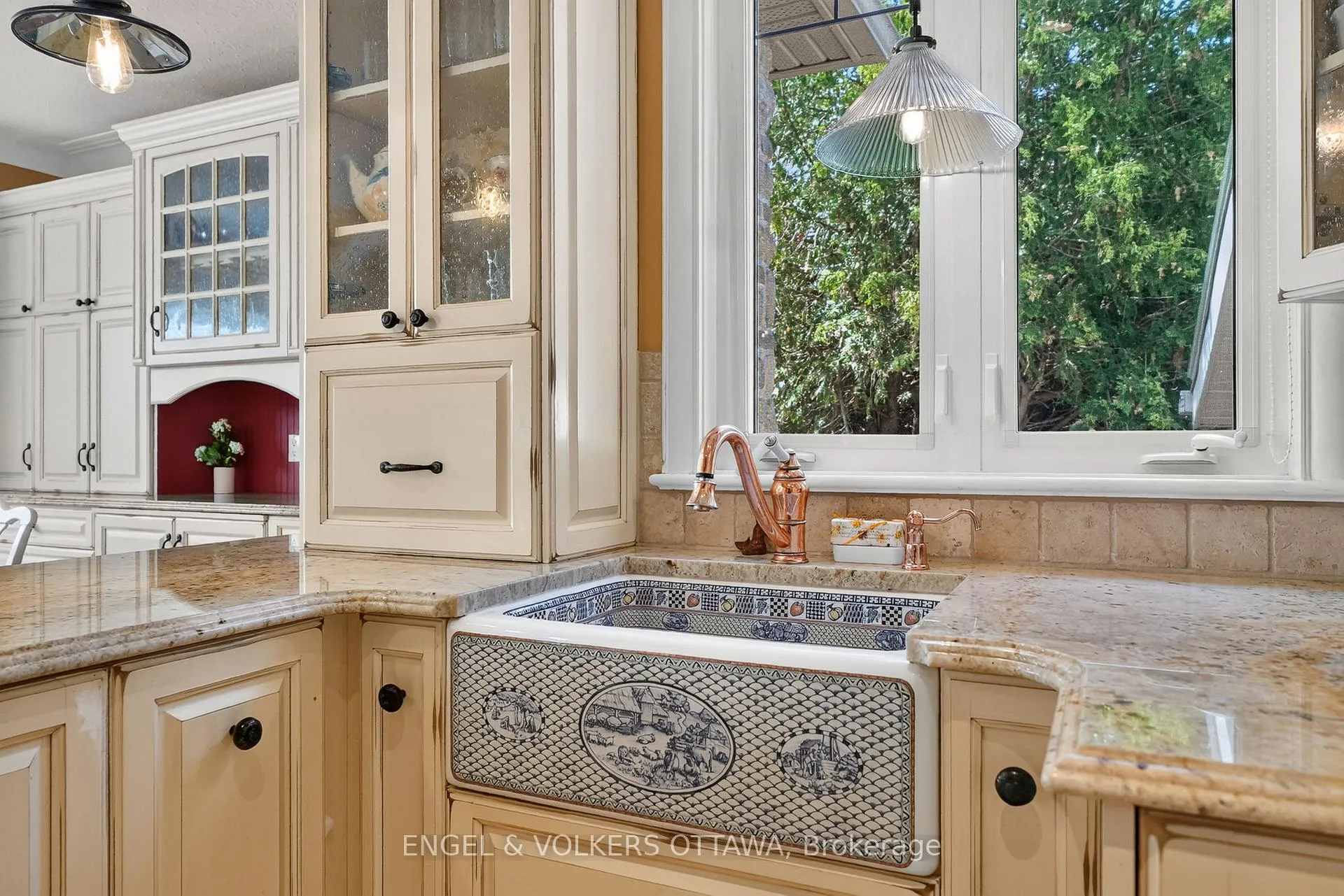 Photo 15 of 246 Mountbatten Avenue, Ottawa, Applewood Acres — HOMEH