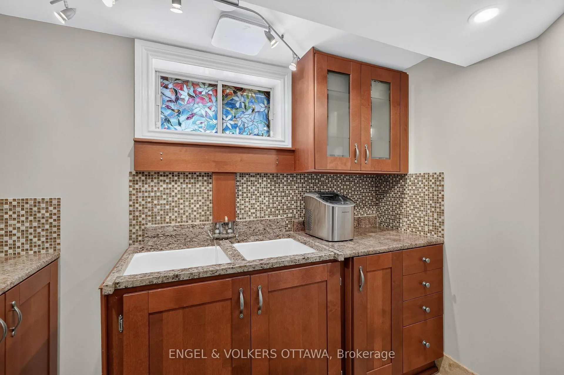 Photo 26 of 246 Mountbatten Avenue, Ottawa, Applewood Acres — HOMEH